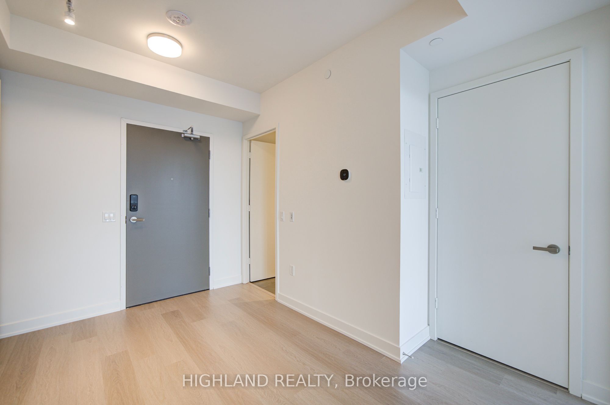 448 Burnhamthorpe Road W 6203 Property Photo 7