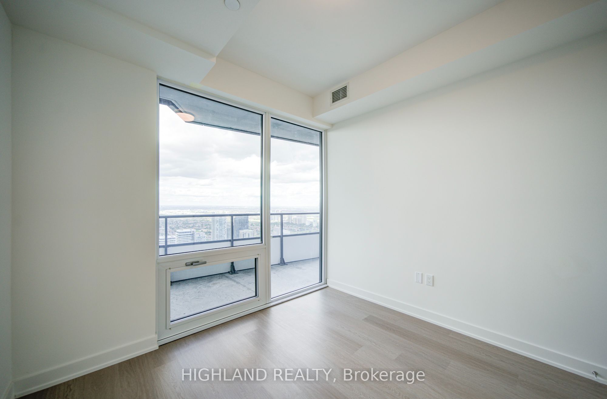 448 Burnhamthorpe Road W 6203 Property Photo 10