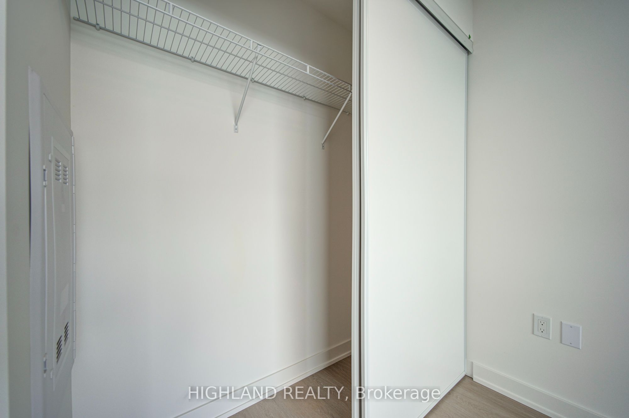 448 Burnhamthorpe Road W 6203 Property Photo 11