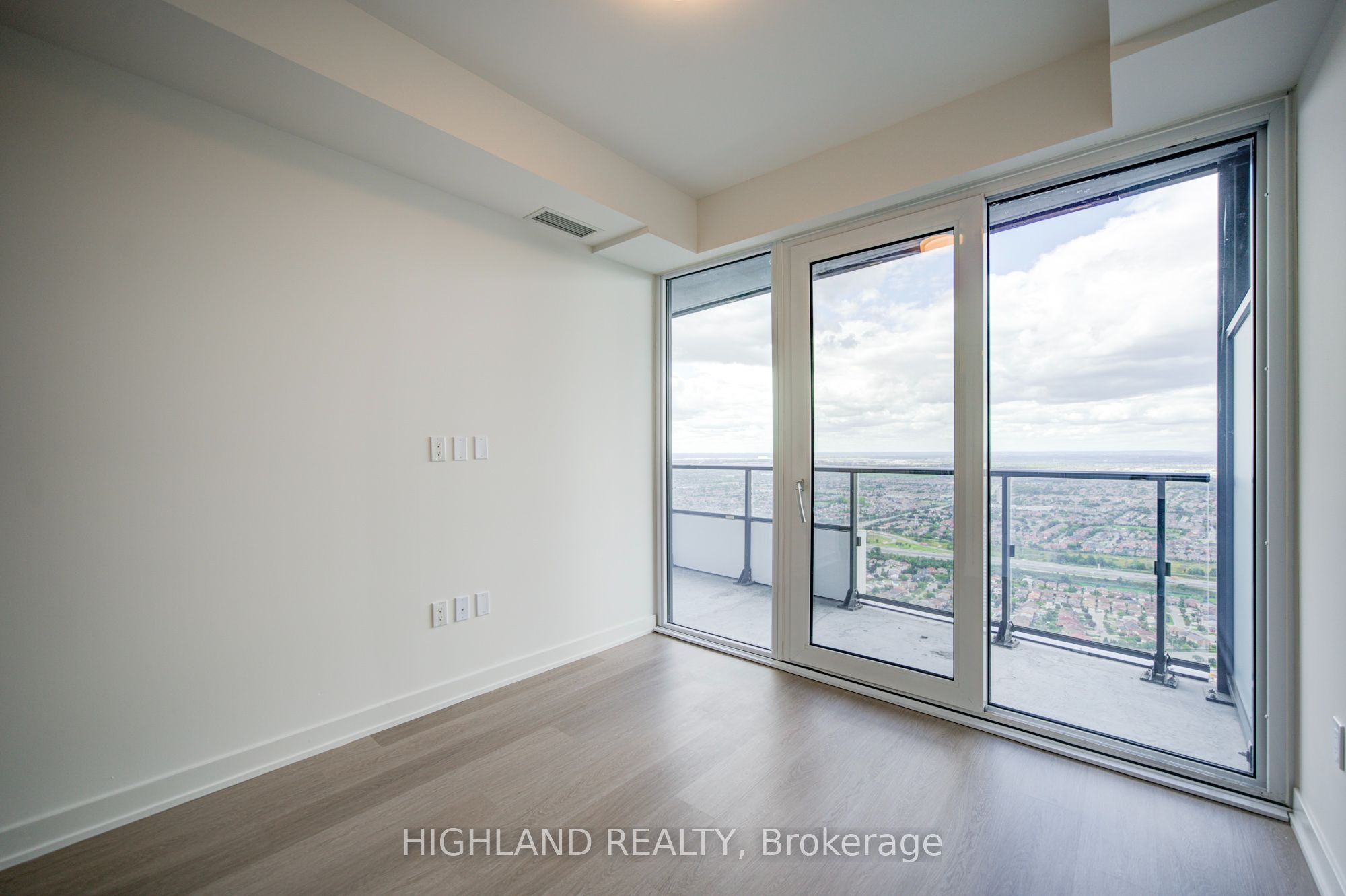 448 Burnhamthorpe Road W 6203 Property Photo 12