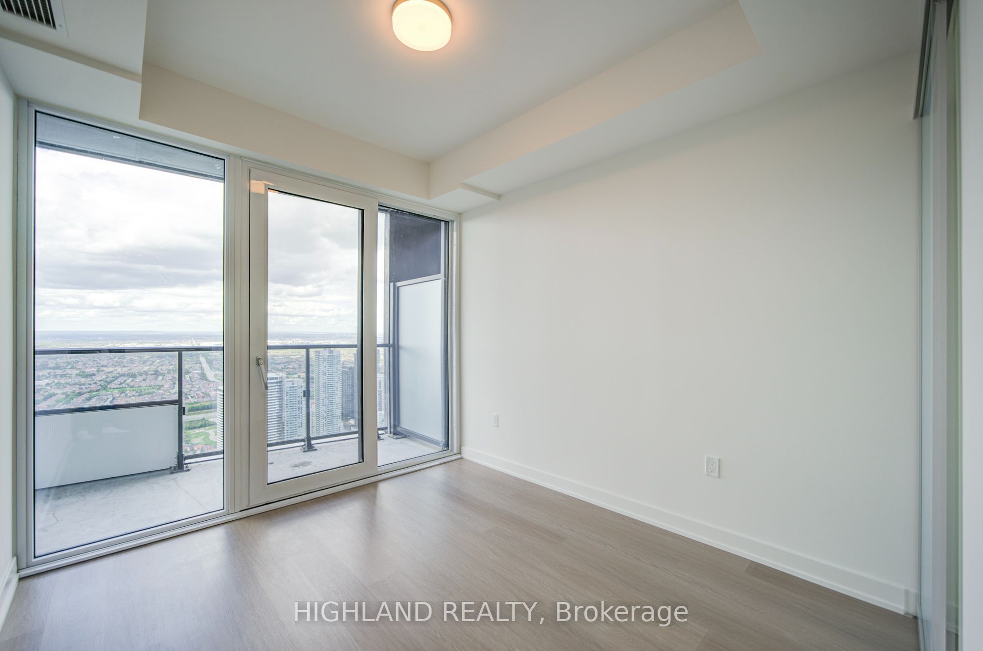 448 Burnhamthorpe Road W 6203 Property Photo 13