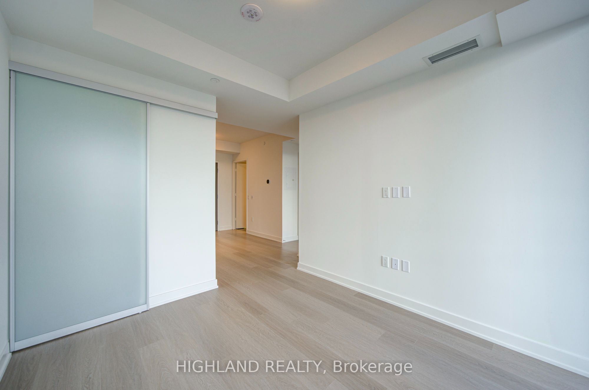 448 Burnhamthorpe Road W 6203 Property Photo 15