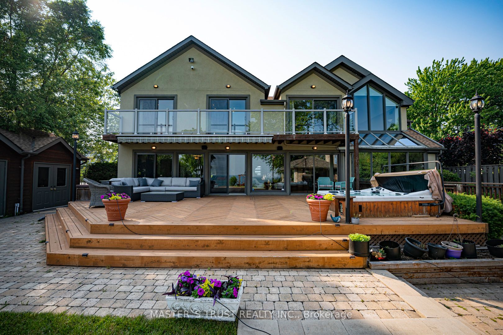 7 Third Line Property Photo 4