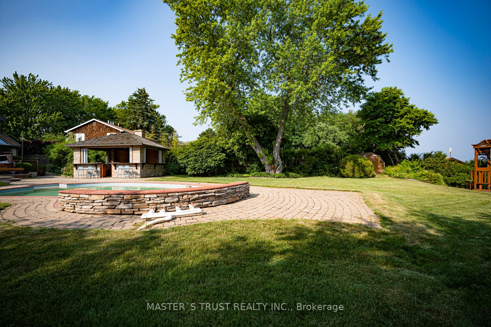 7 Third Line Property Photo 8