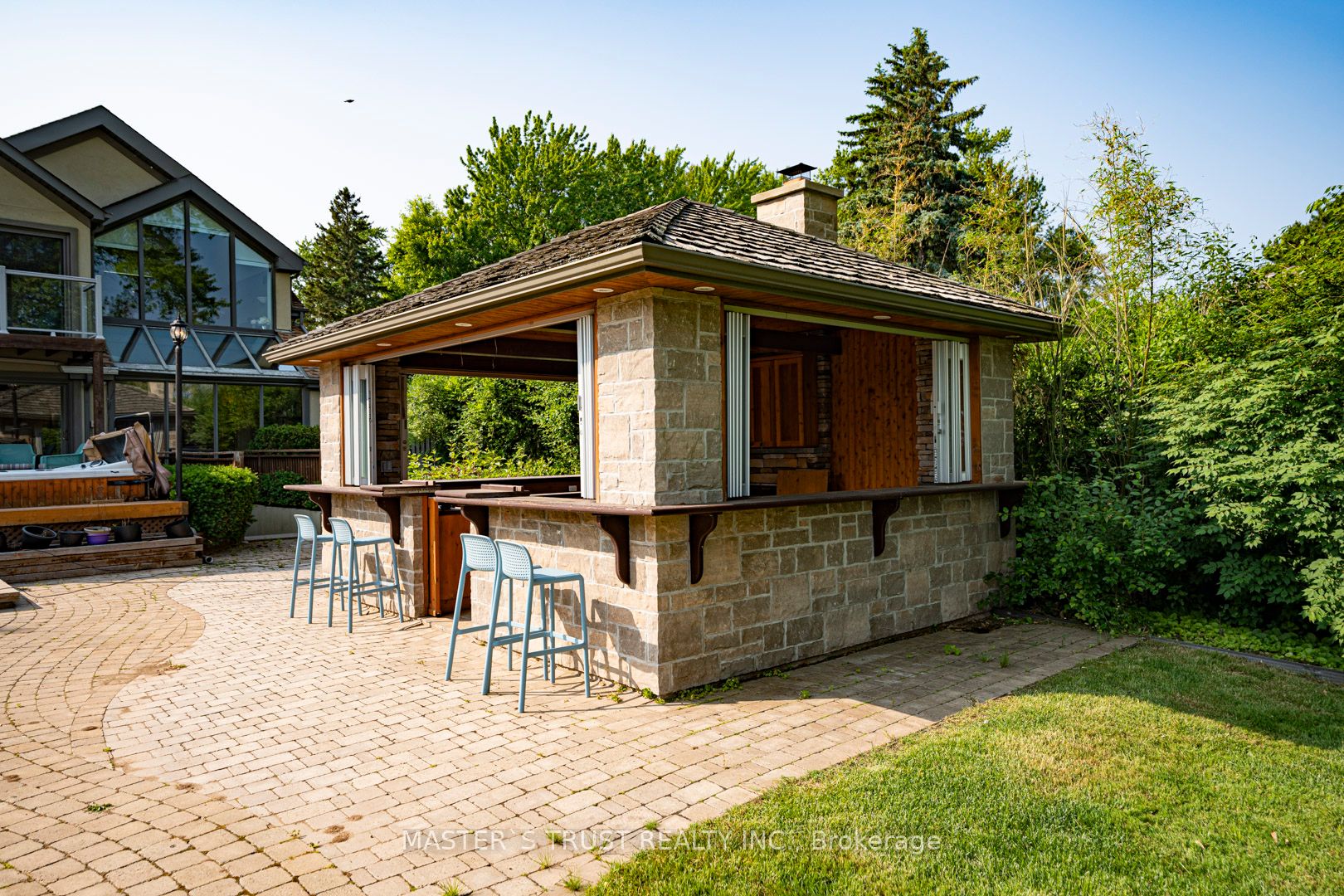 7 Third Line Property Photo 10
