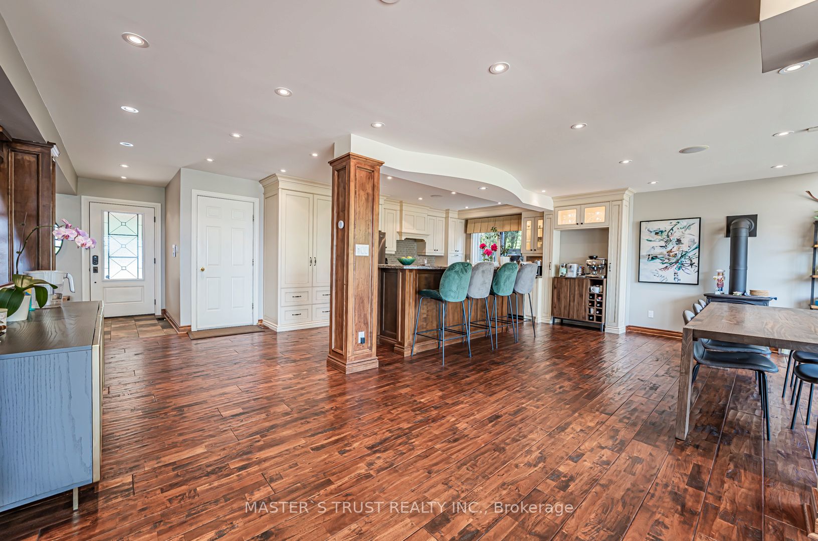 7 Third Line Property Photo 13