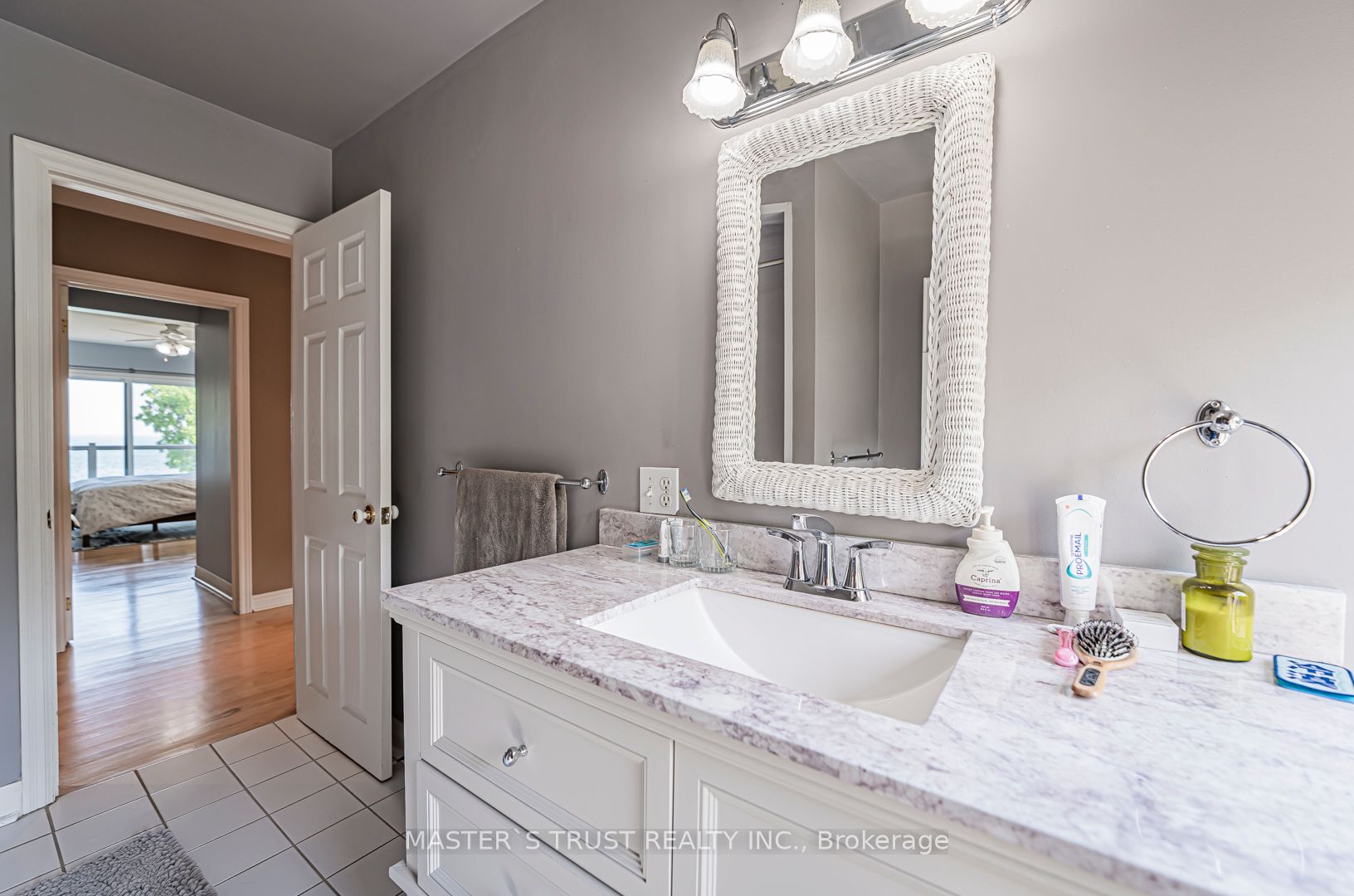 7 Third Line Property Photo 25