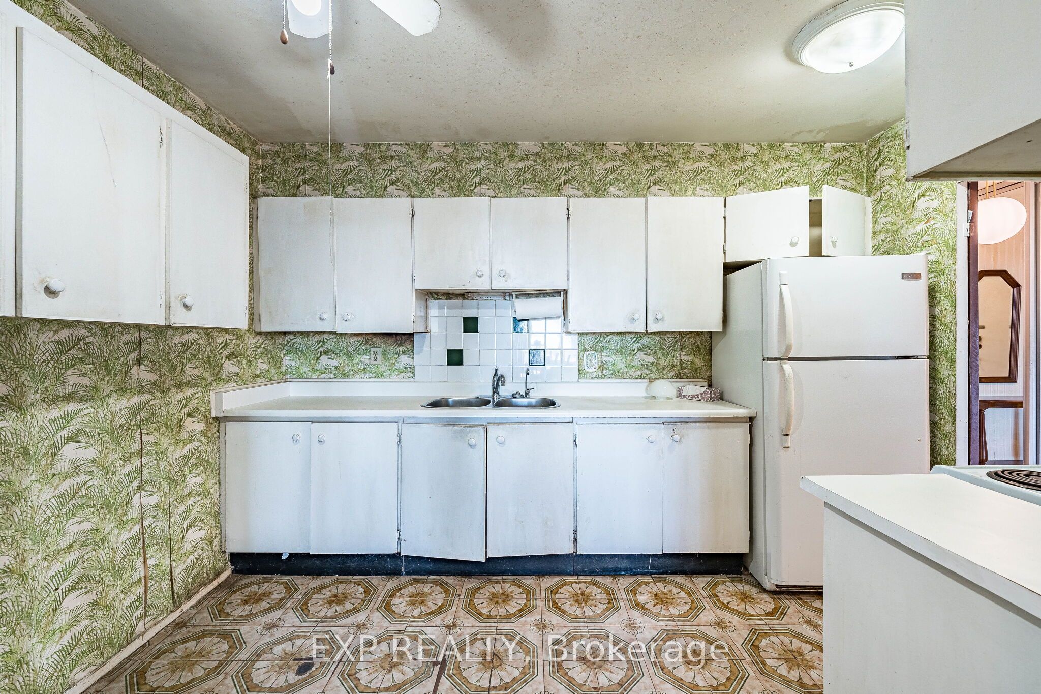 85 Emmett Avenue 2412 Property Photo 14