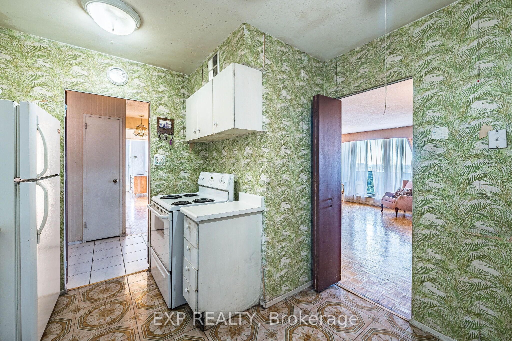 85 Emmett Avenue 2412 Property Photo 15