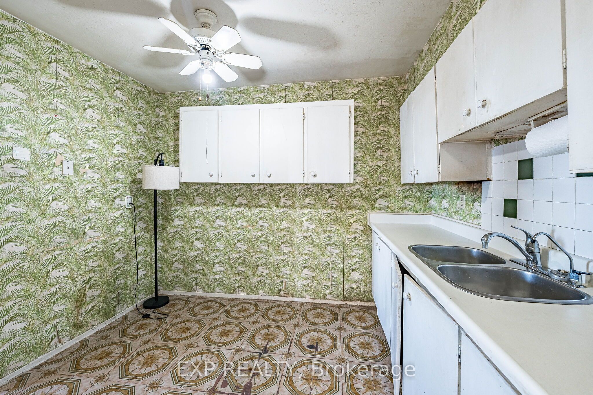 85 Emmett Avenue 2412 Property Photo 16