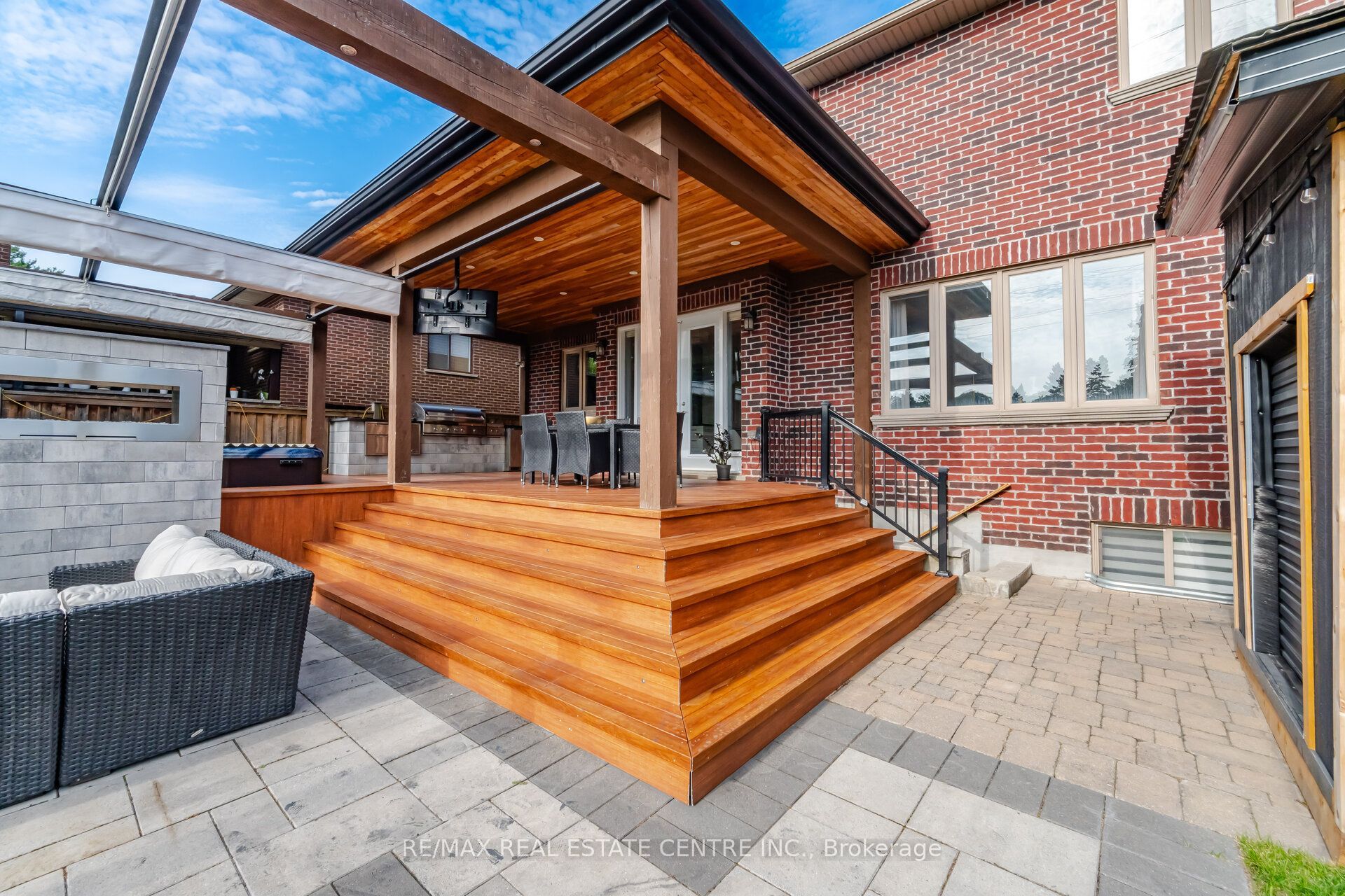 60 Jopling Avenue N Property Photo 3