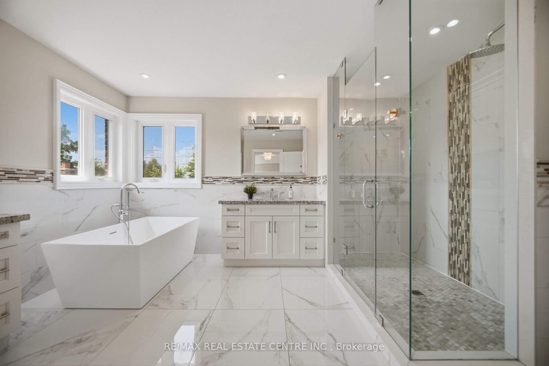 60 Jopling Avenue N Property Photo 27