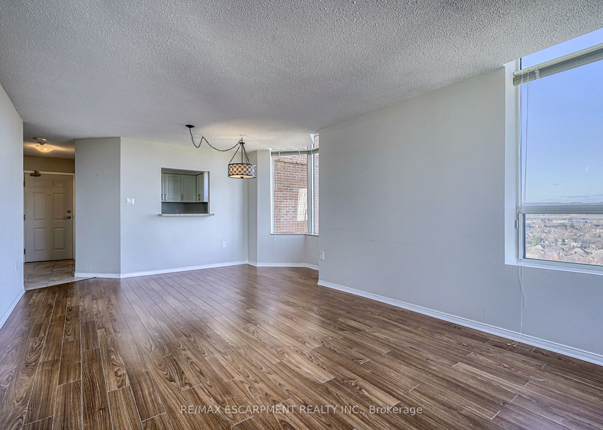 1270 Maple Crossing Boulevard 2009 Property Photo 3