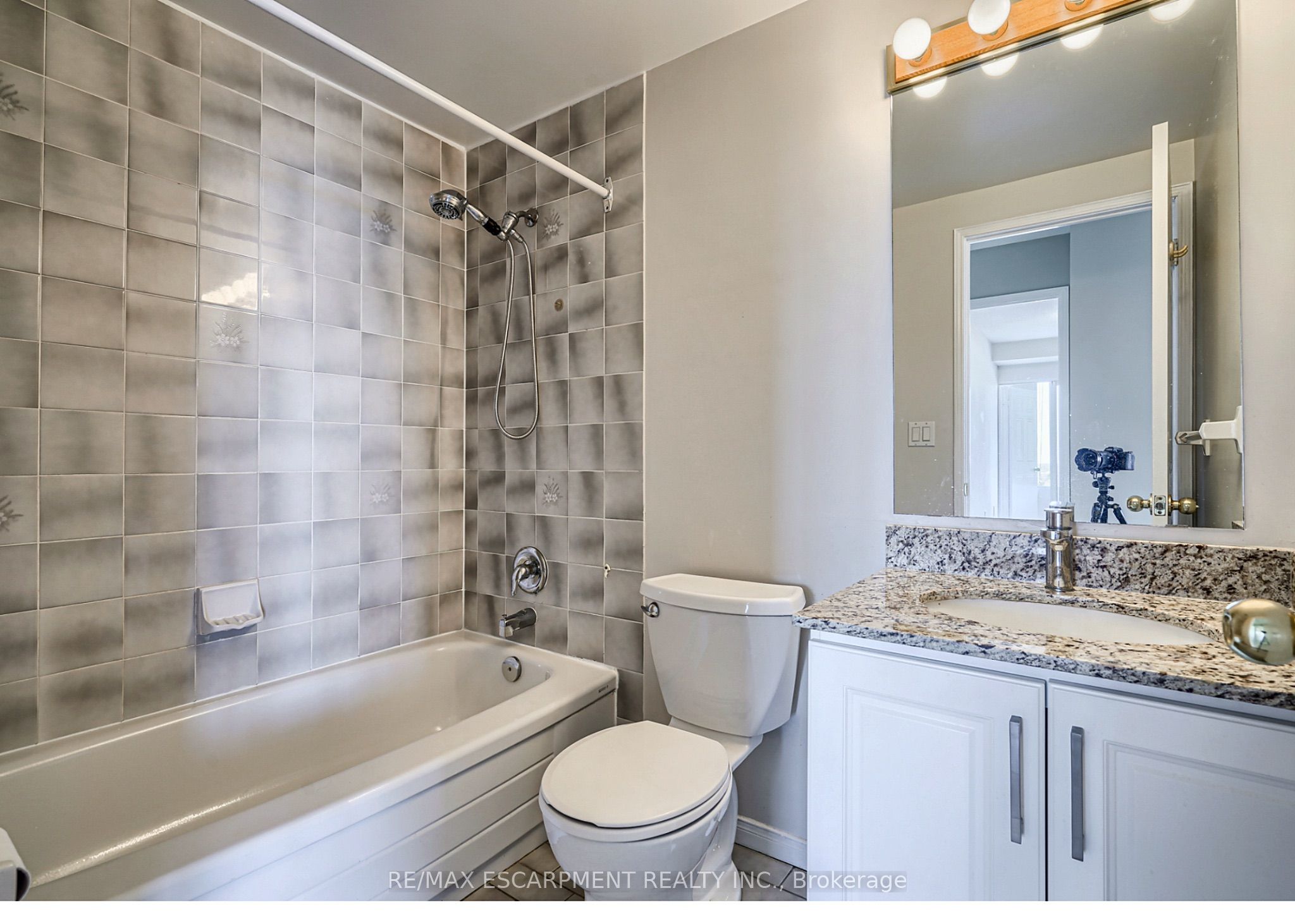 1270 Maple Crossing Boulevard 2009 Property Photo 13