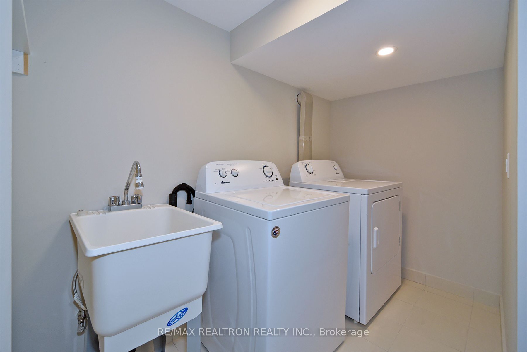 1 Enid Crescent Ground Property Photo 5