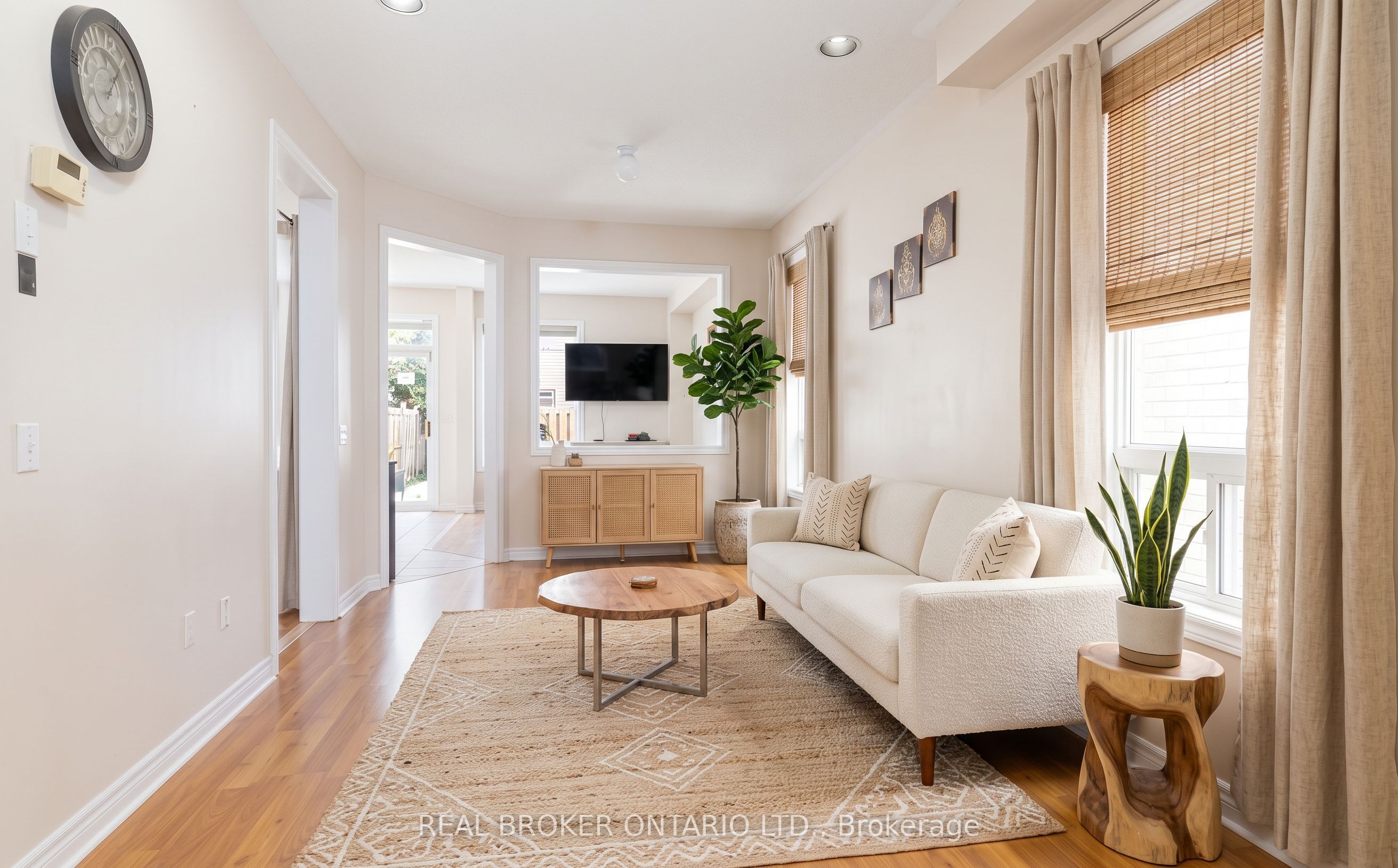 922 Ledbury Crescent Property Photo 1