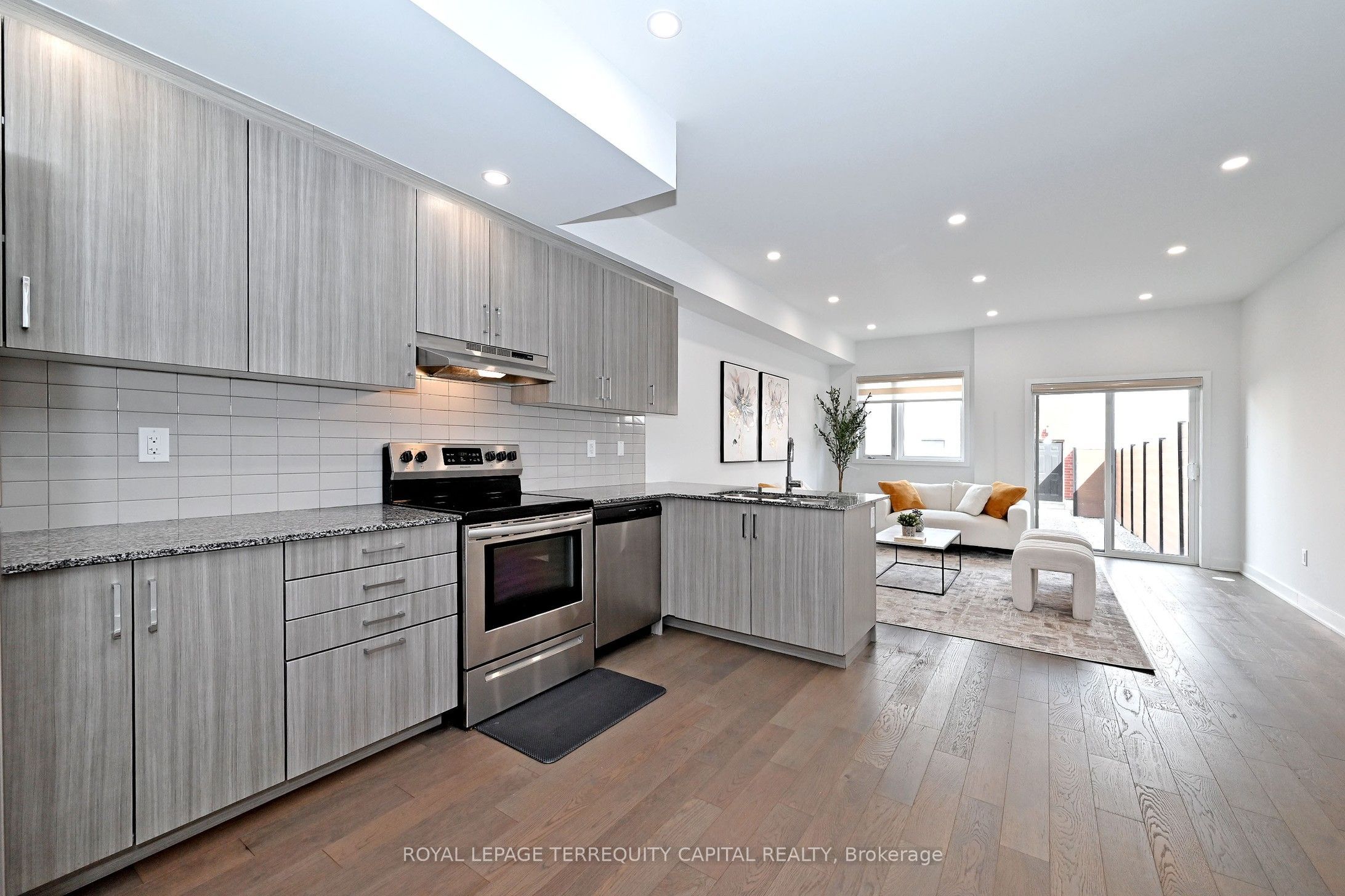 101 William Duncan Road Property Photo 1