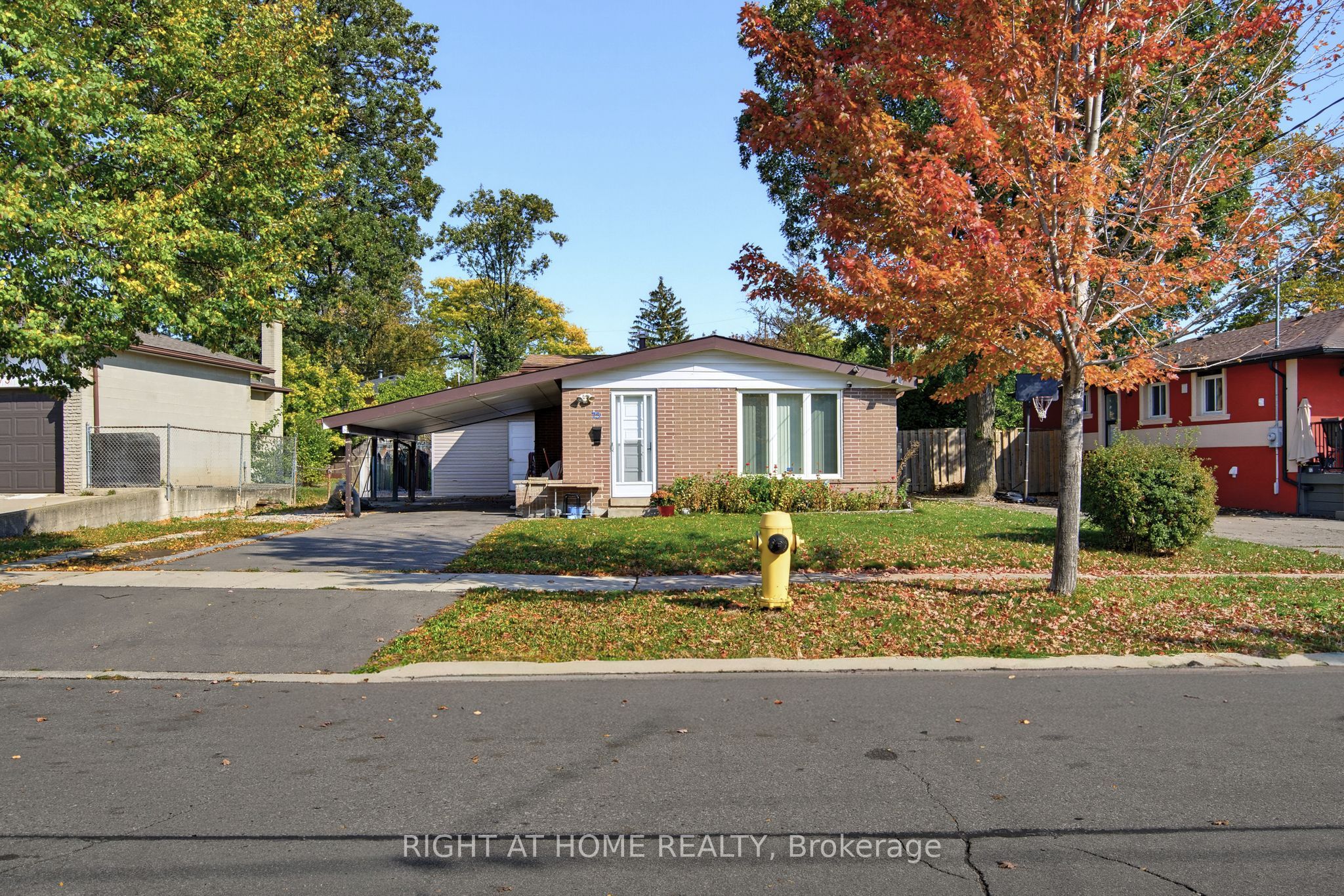 75 Bloomington Crescent Property Photo 1