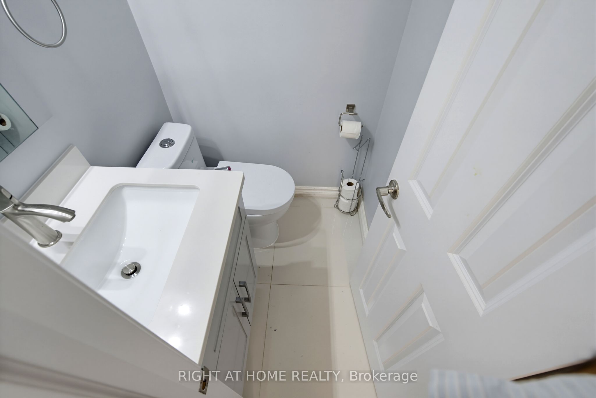 75 Bloomington Crescent Property Photo 11