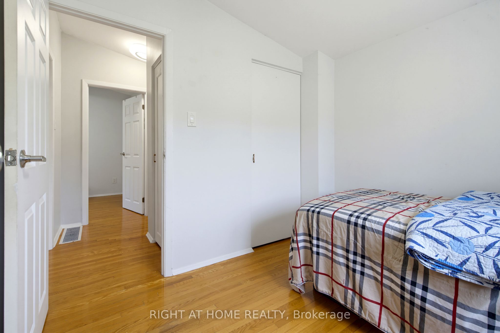 75 Bloomington Crescent Property Photo 17