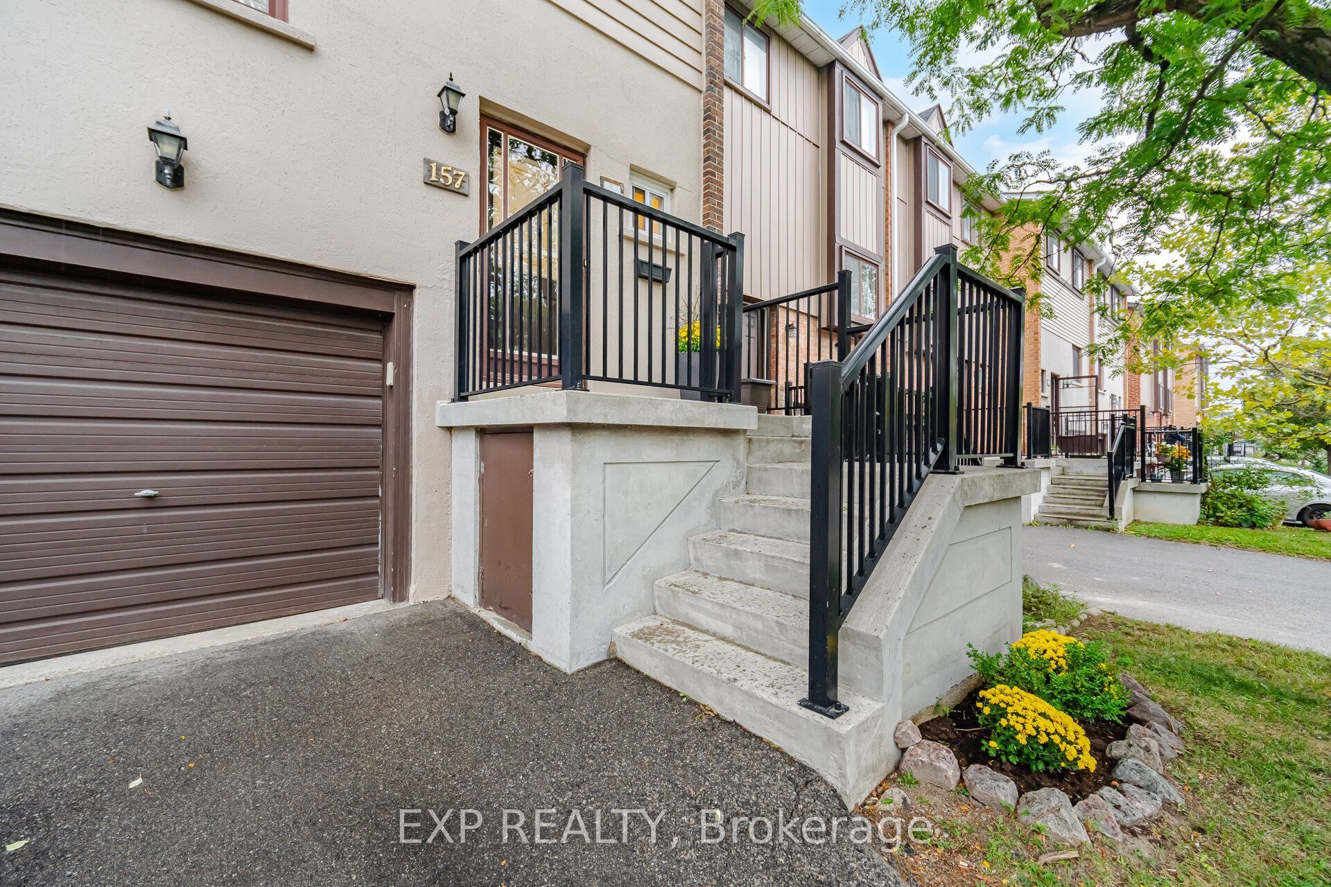 157 Moregate Crescent Property Photo 2