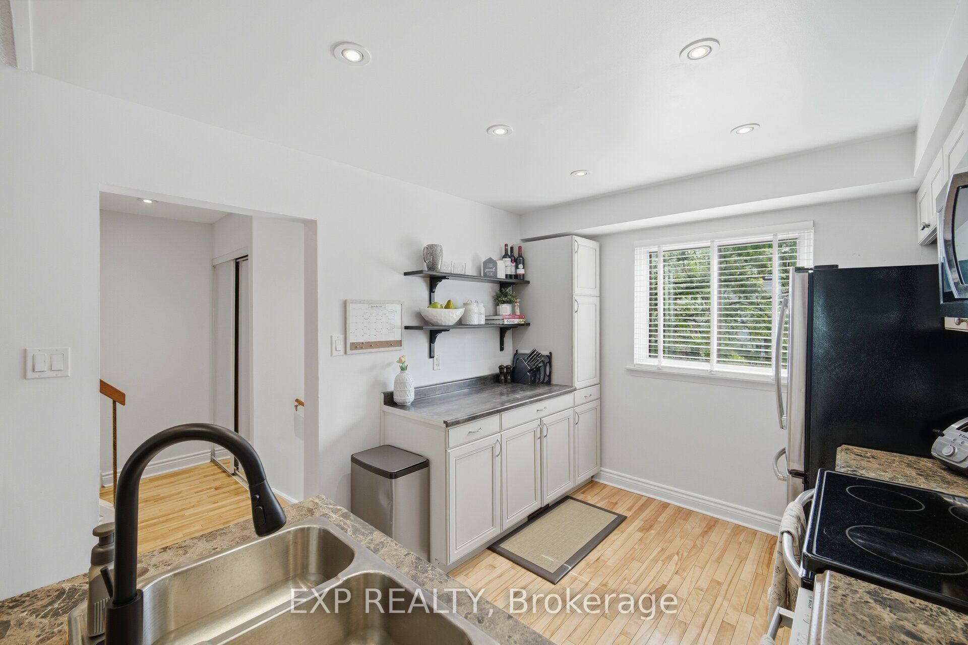 157 Moregate Crescent Property Photo 8