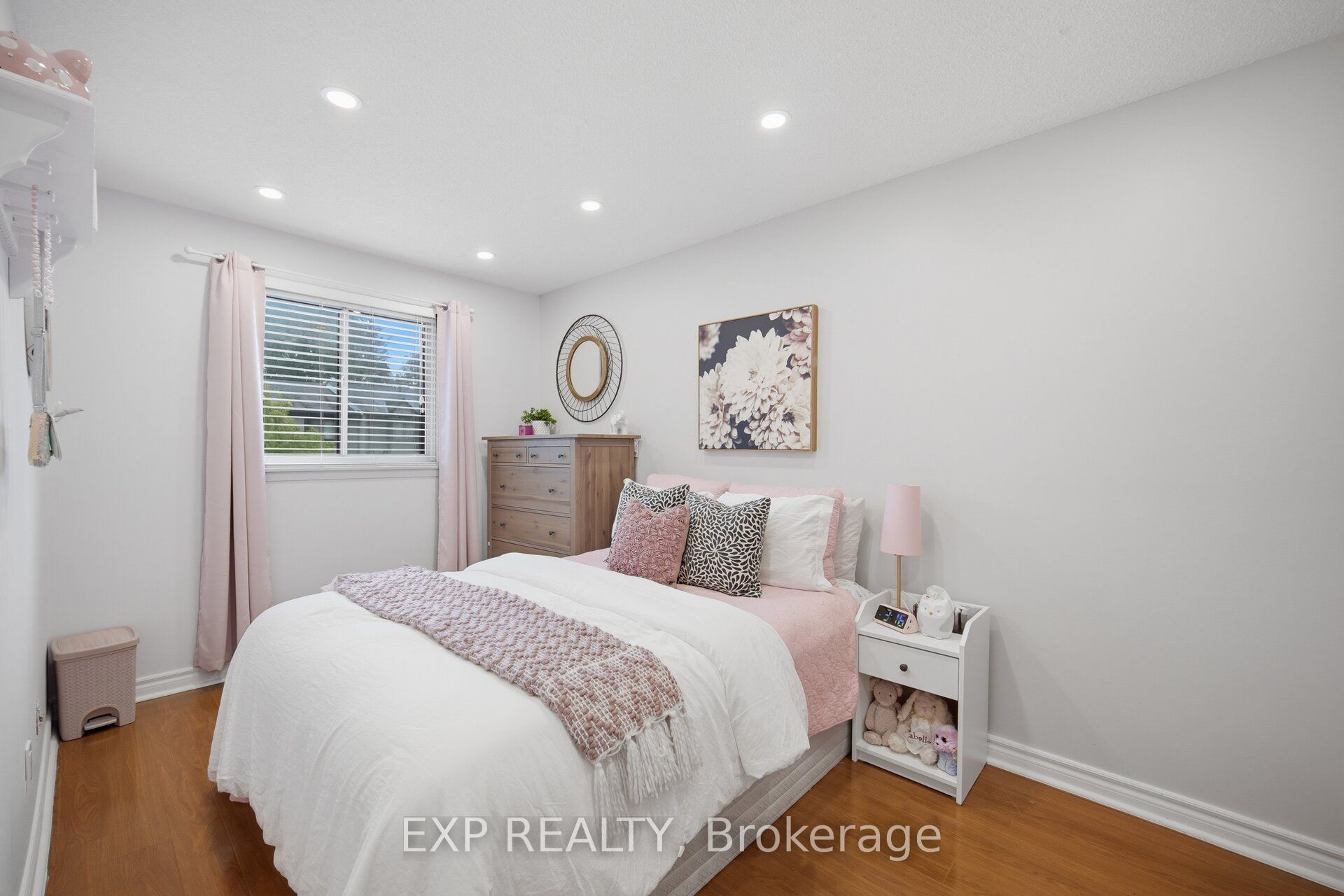 157 Moregate Crescent Property Photo 25