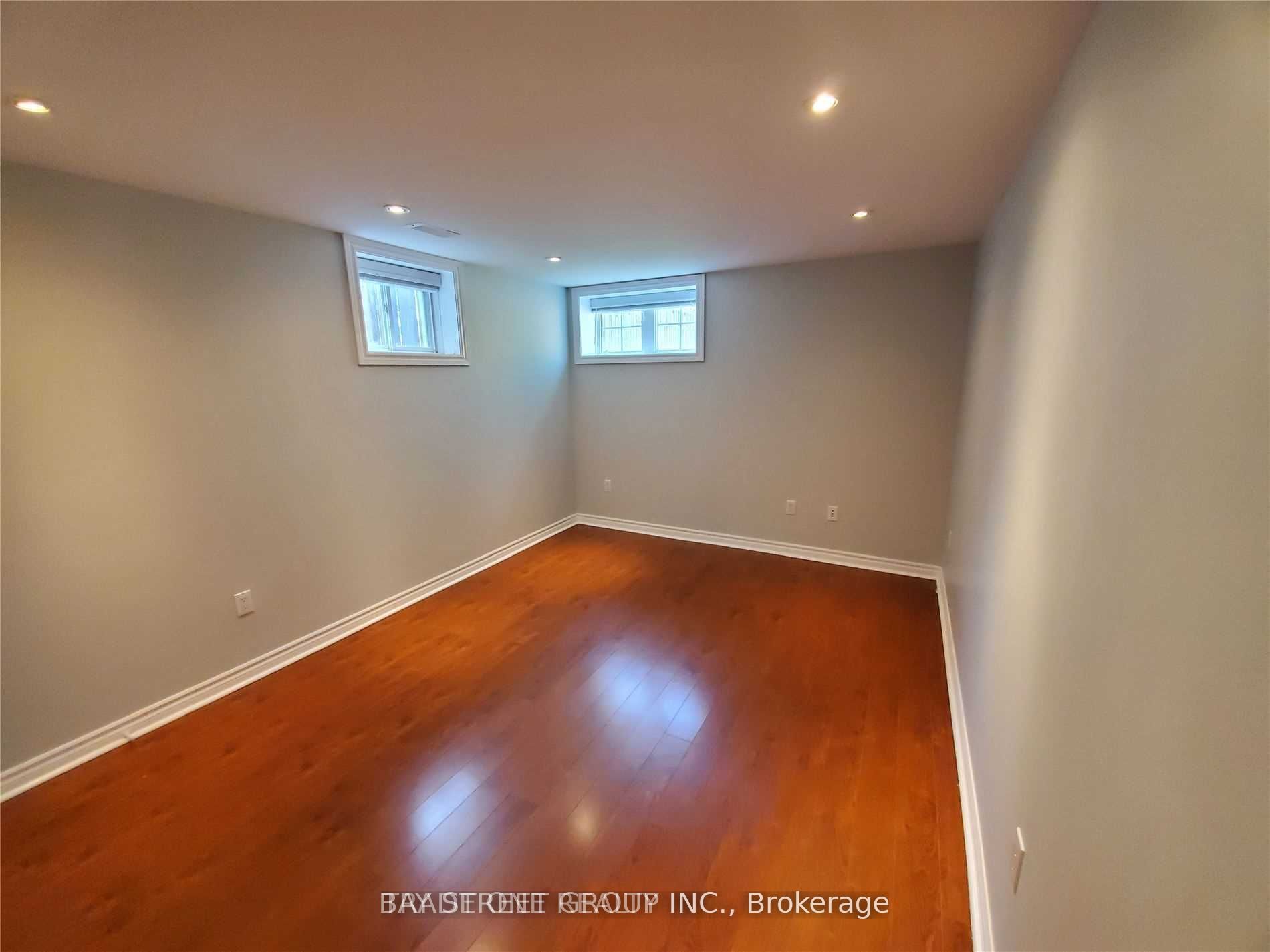 92 Sir Jacobs Crescent (bsmt) Property Photo 9