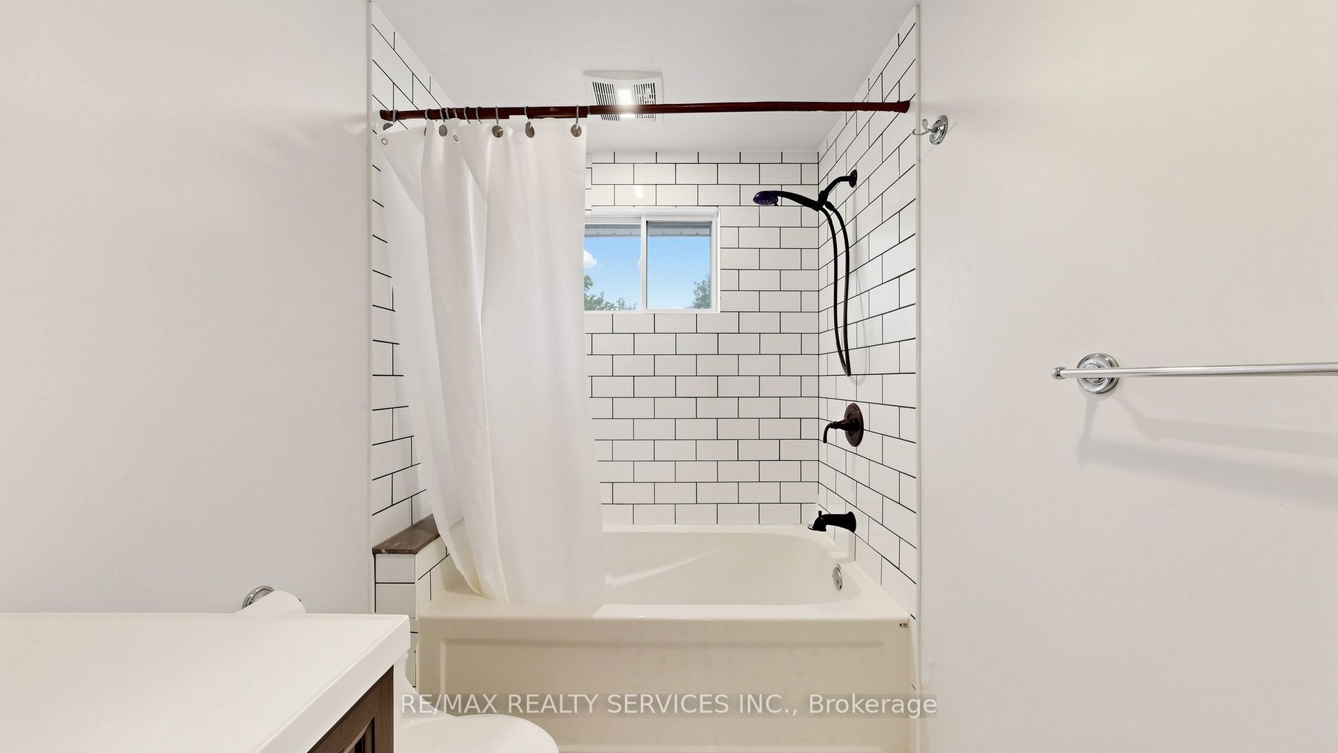 716 Eaglemount Crescent Property Photo 27