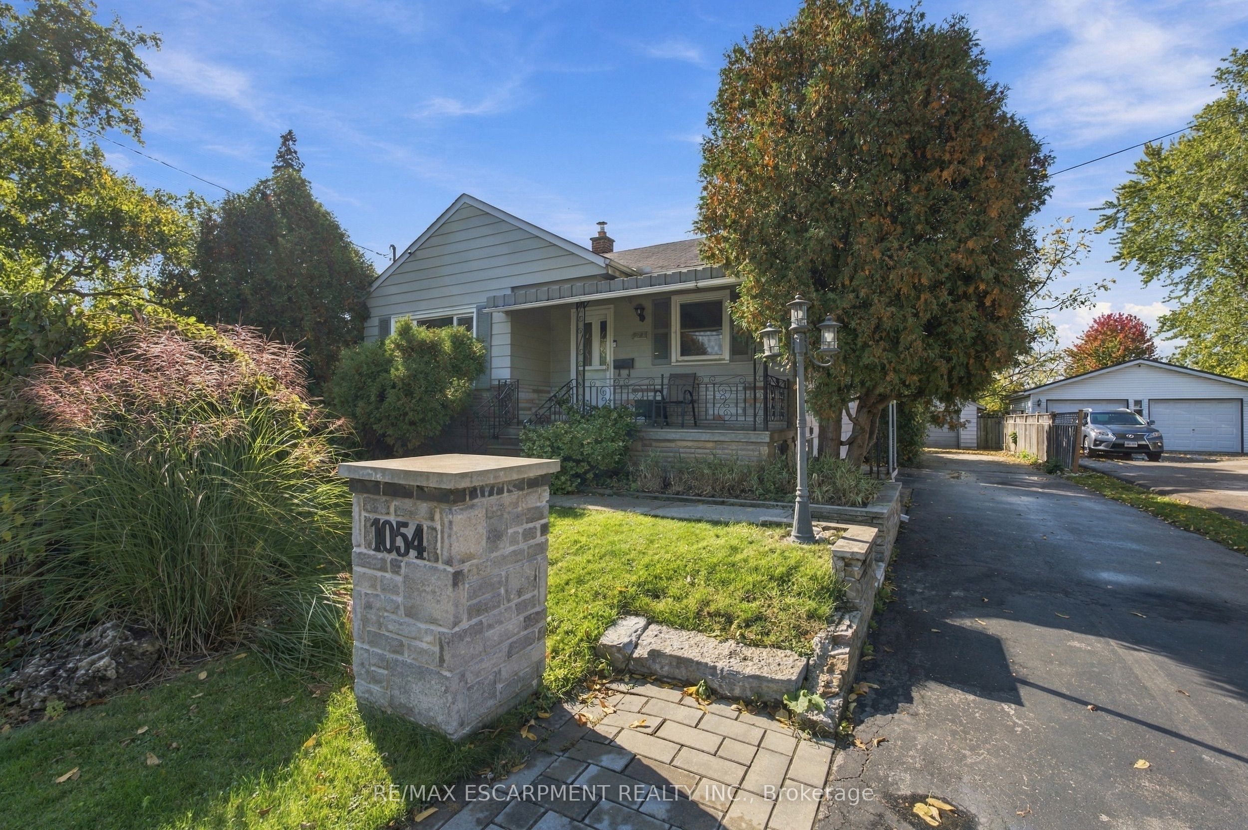 1054 Glendor Avenue Property Photo 1