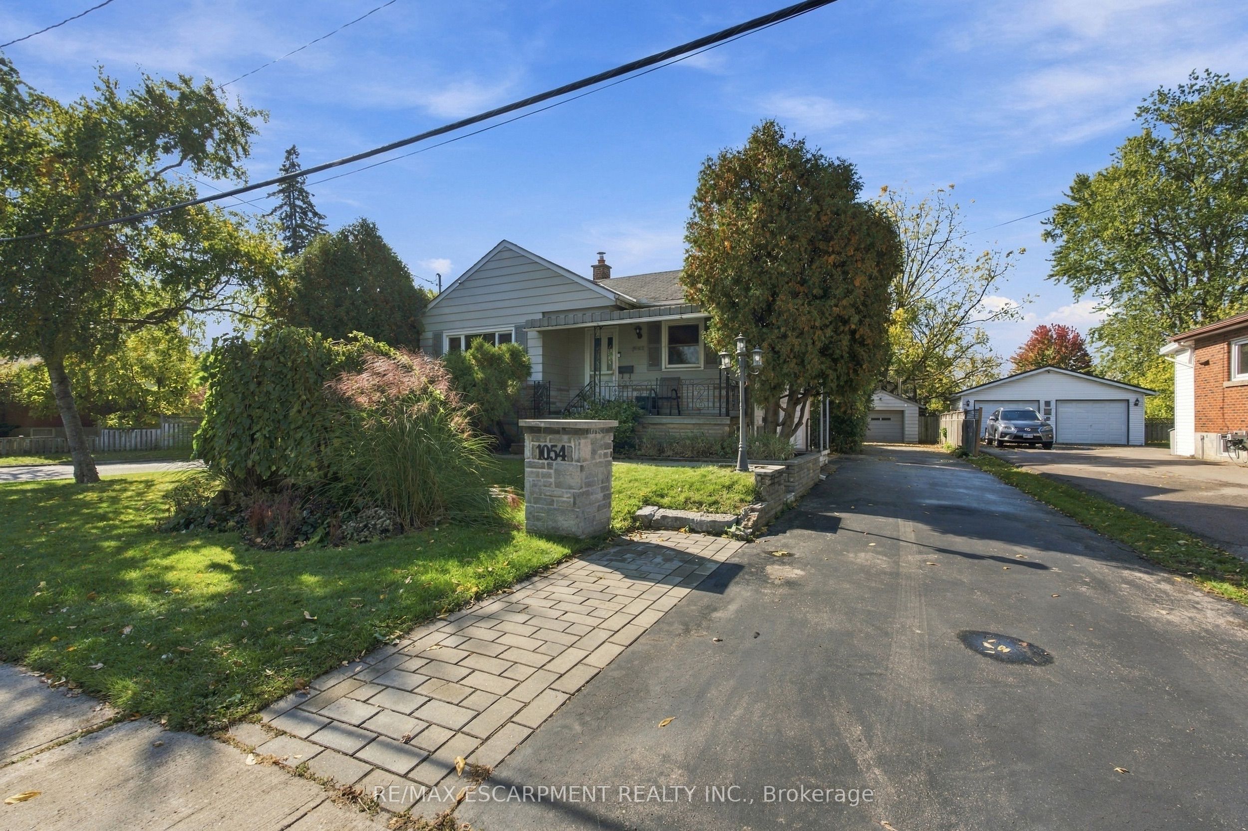 1054 Glendor Avenue Property Photo 2