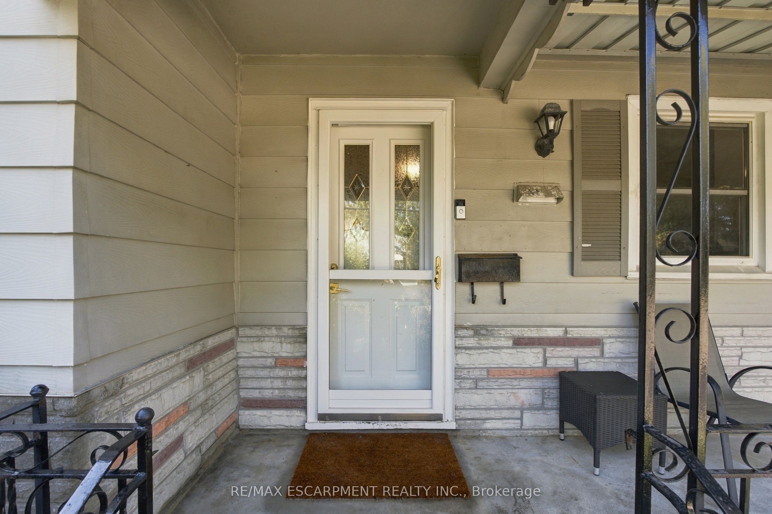 1054 Glendor Avenue Property Photo 3