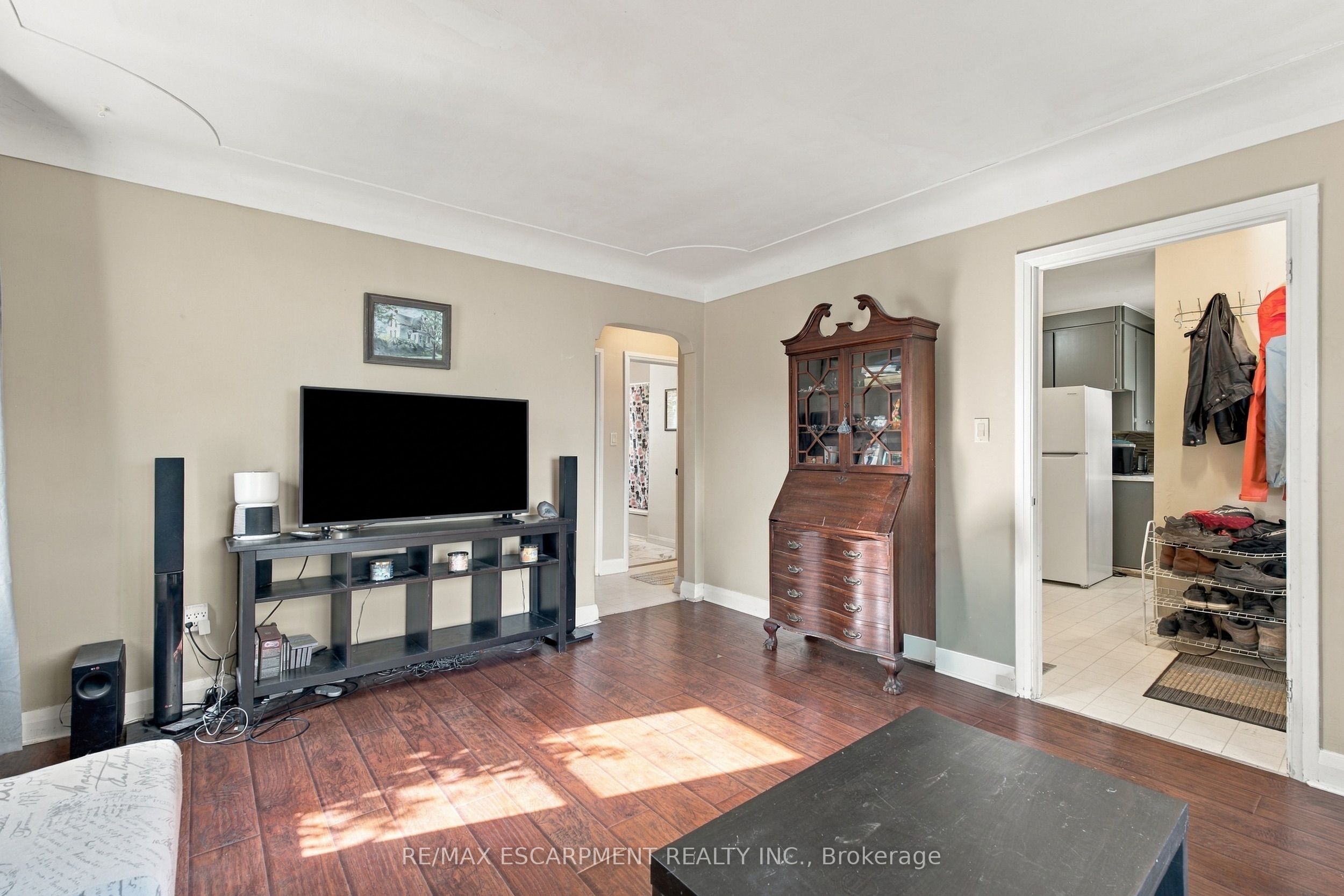 1054 Glendor Avenue Property Photo 8