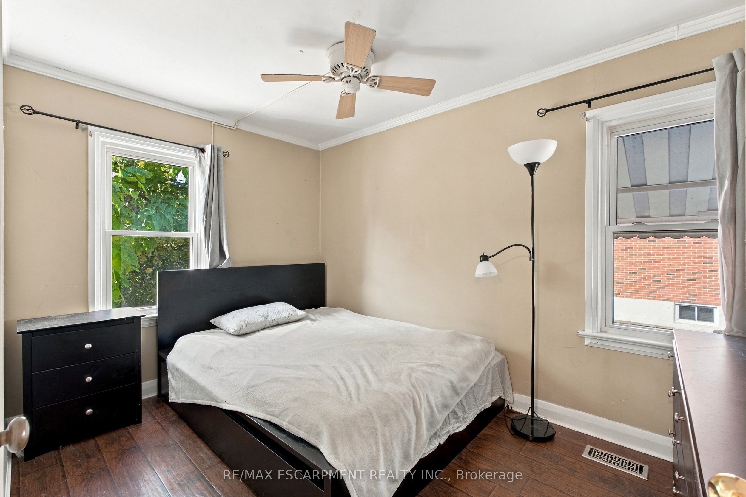 1054 Glendor Avenue Property Photo 11