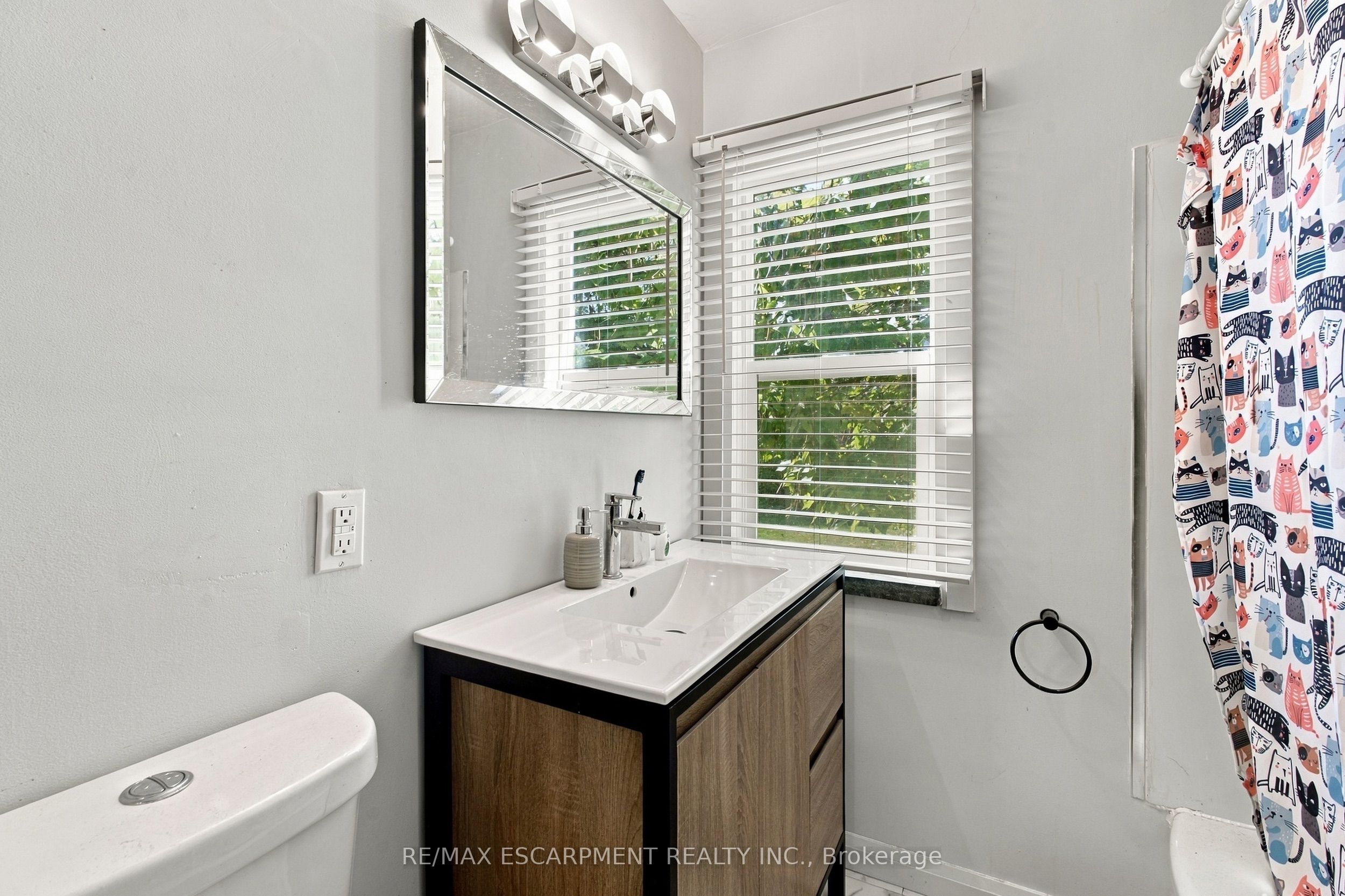 1054 Glendor Avenue Property Photo 13