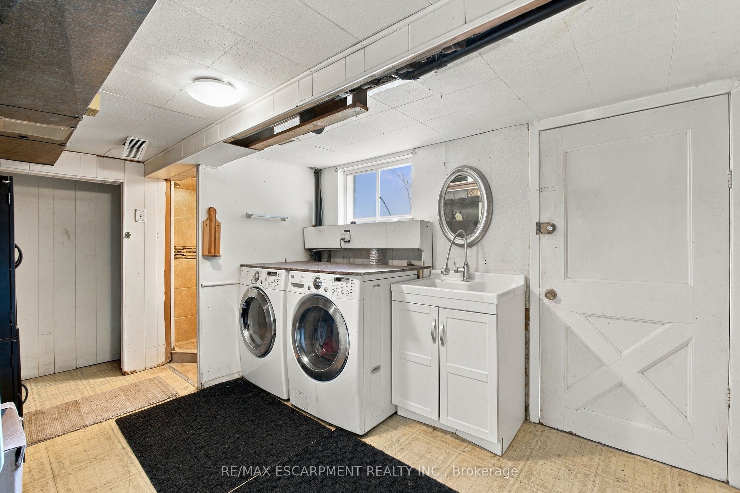 1054 Glendor Avenue Property Photo 17
