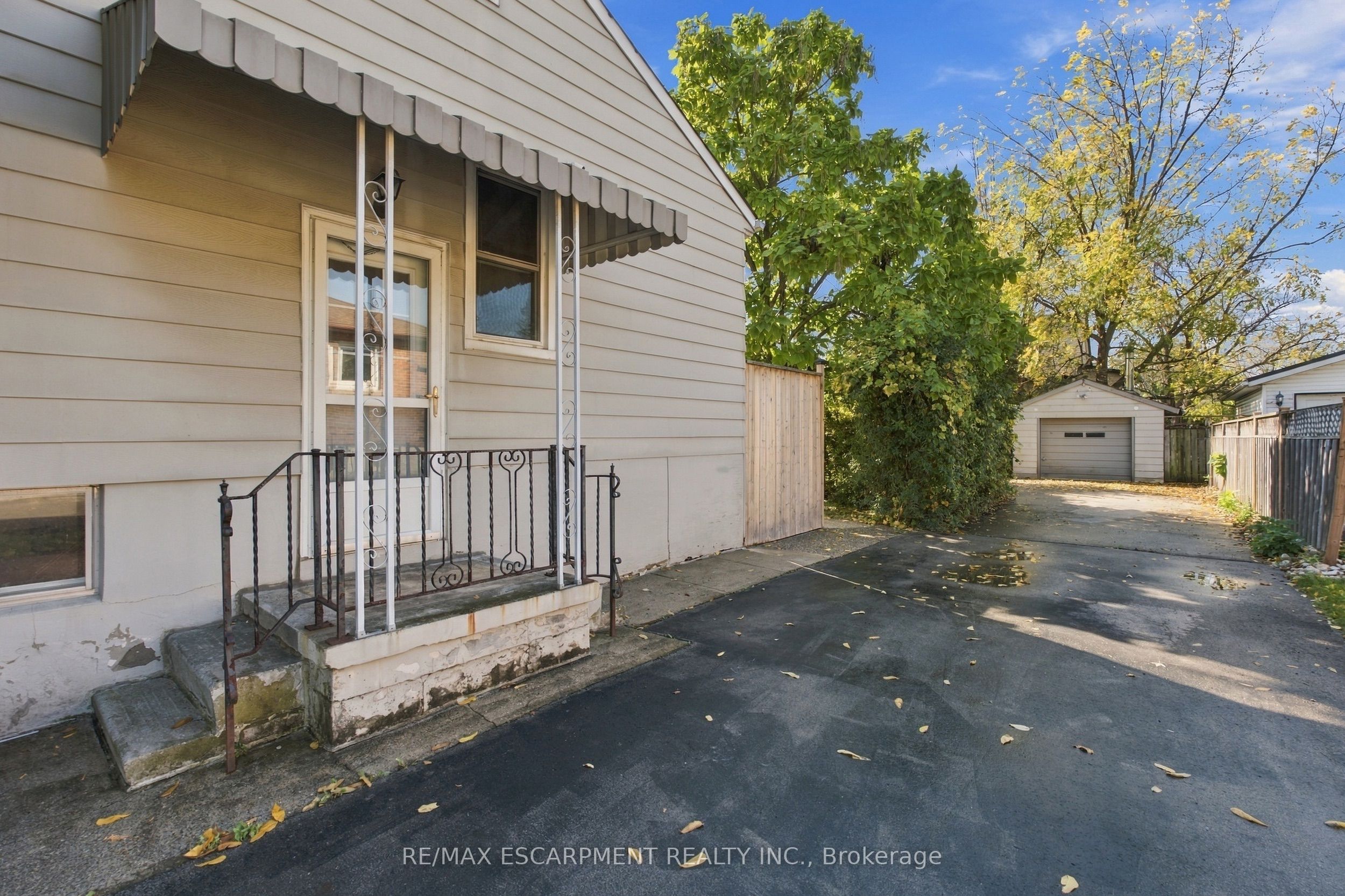 1054 Glendor Avenue Property Photo 24