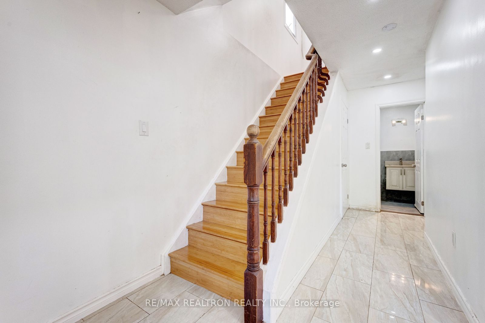 6446 Chaumont Crescent Property Photo 17