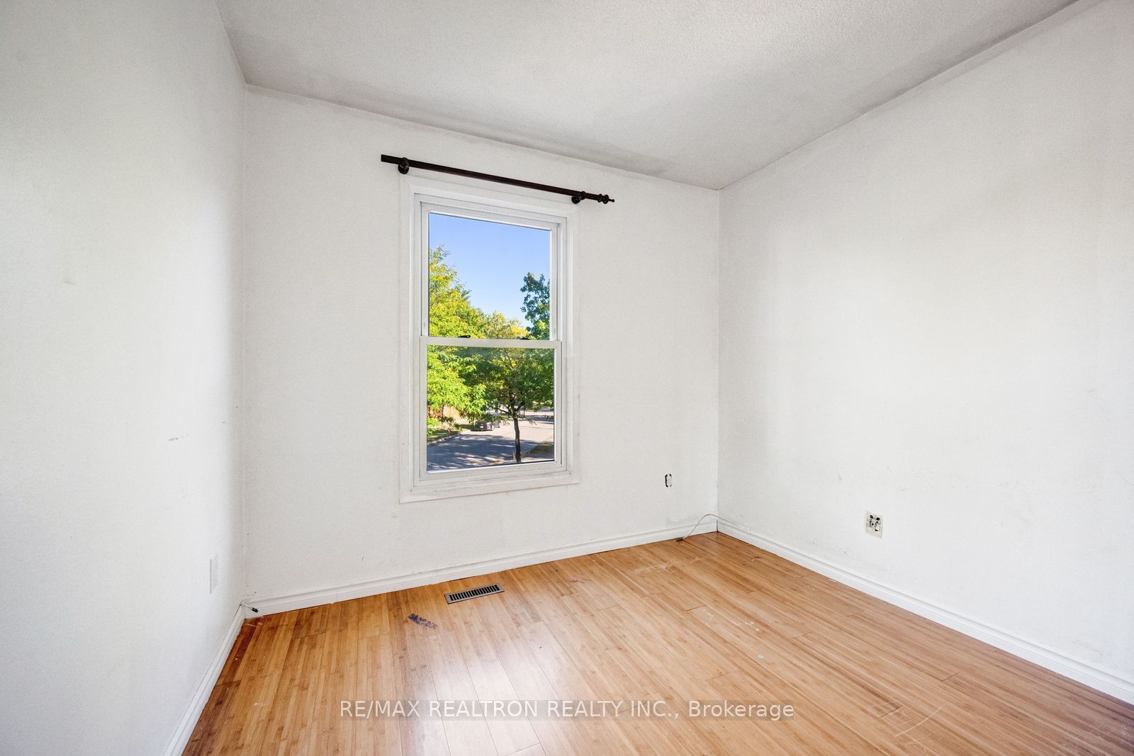 6446 Chaumont Crescent Property Photo 29