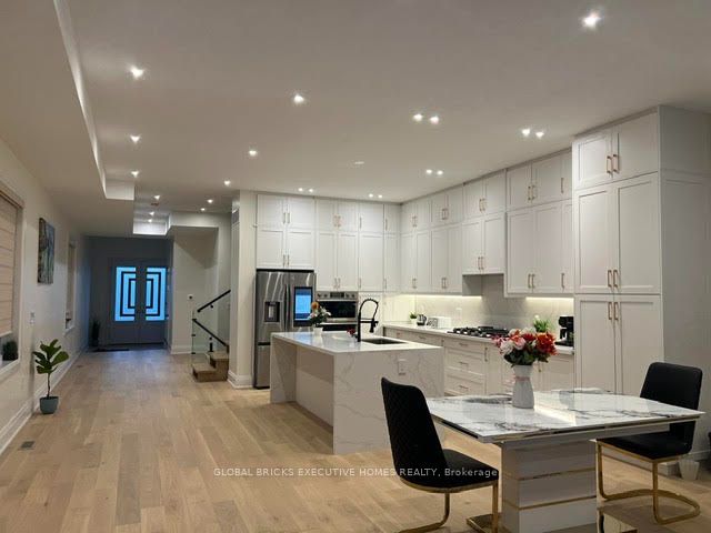 25a Pine Avenue N Property Photo 2