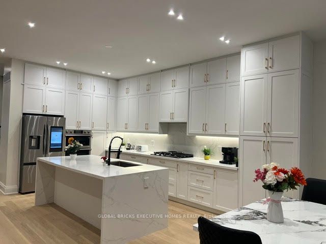 25a Pine Avenue N Property Photo 3