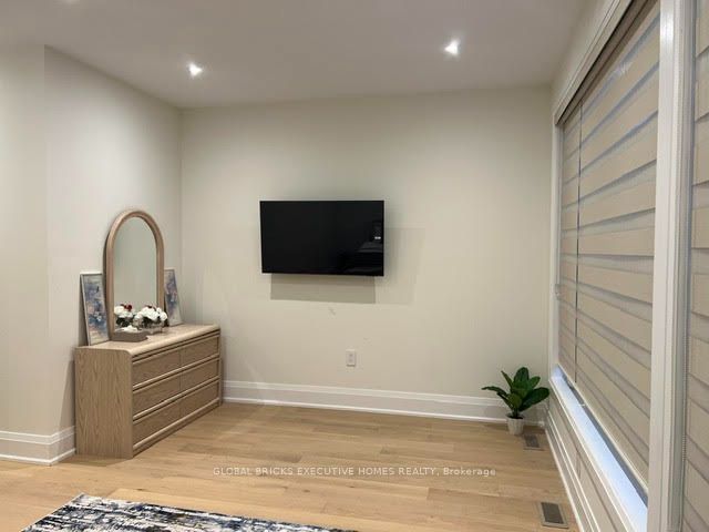 25a Pine Avenue N Property Photo 9