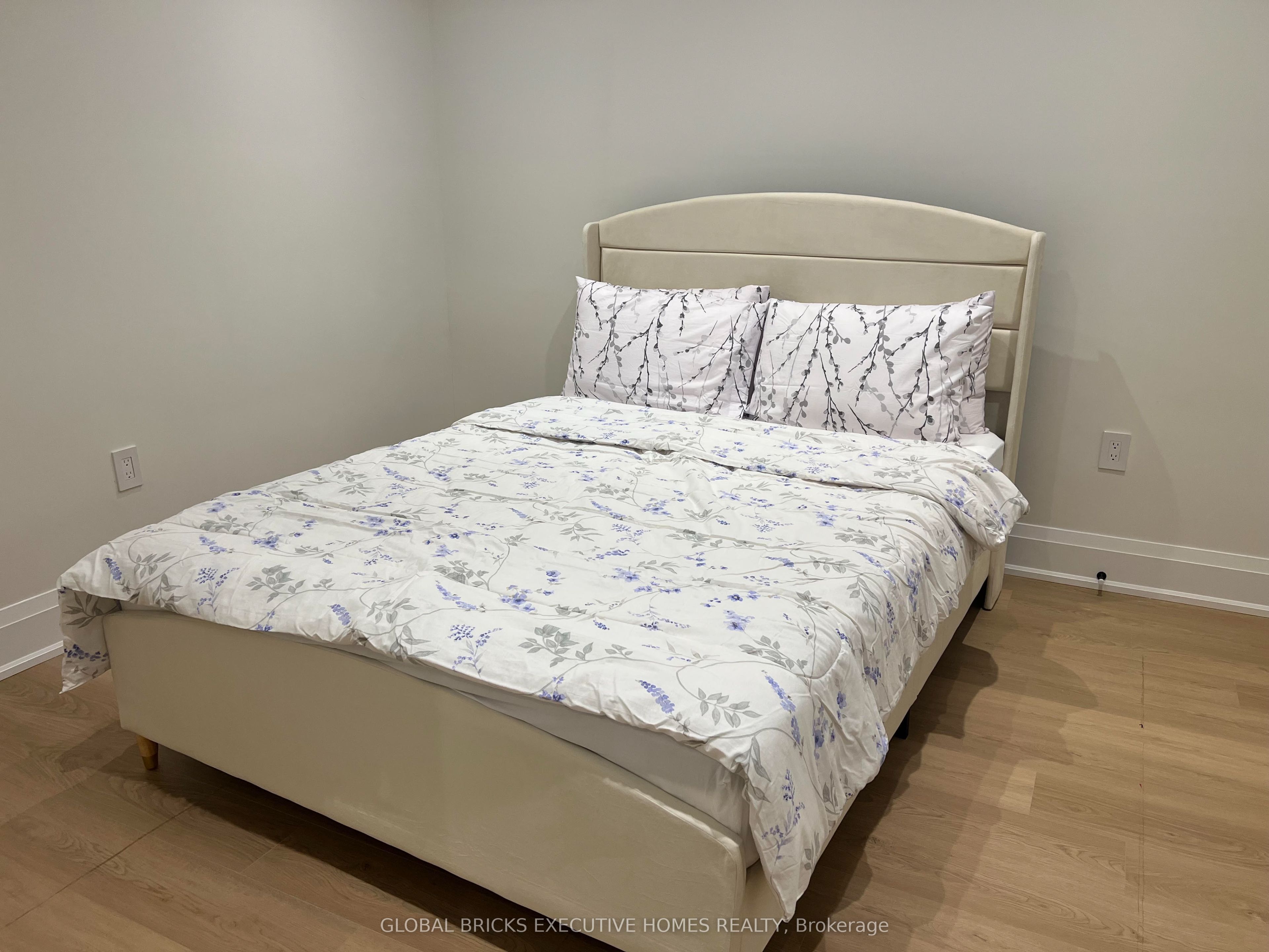 25a Pine Avenue N Property Photo 15