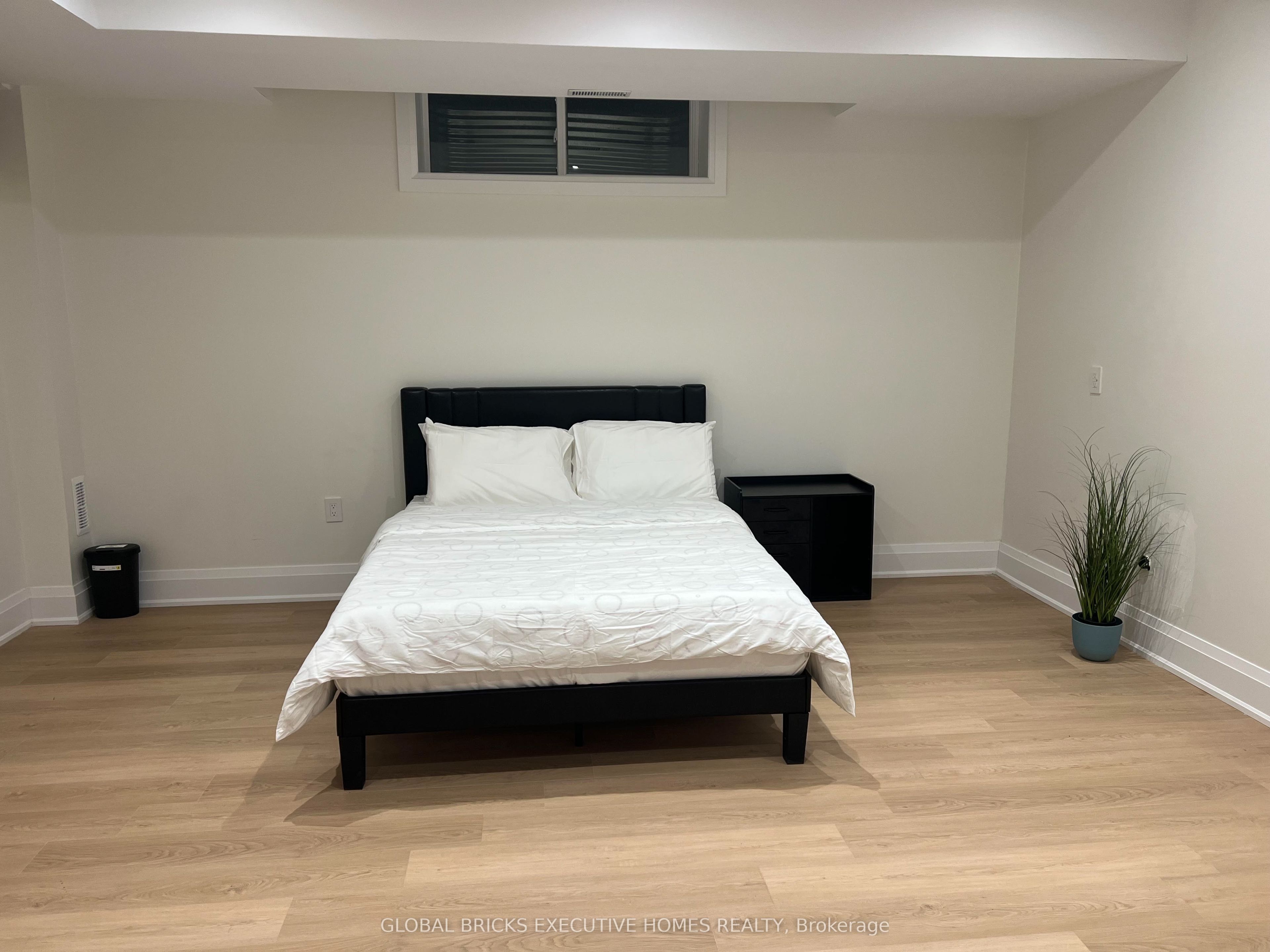 25a Pine Avenue N Property Photo 18