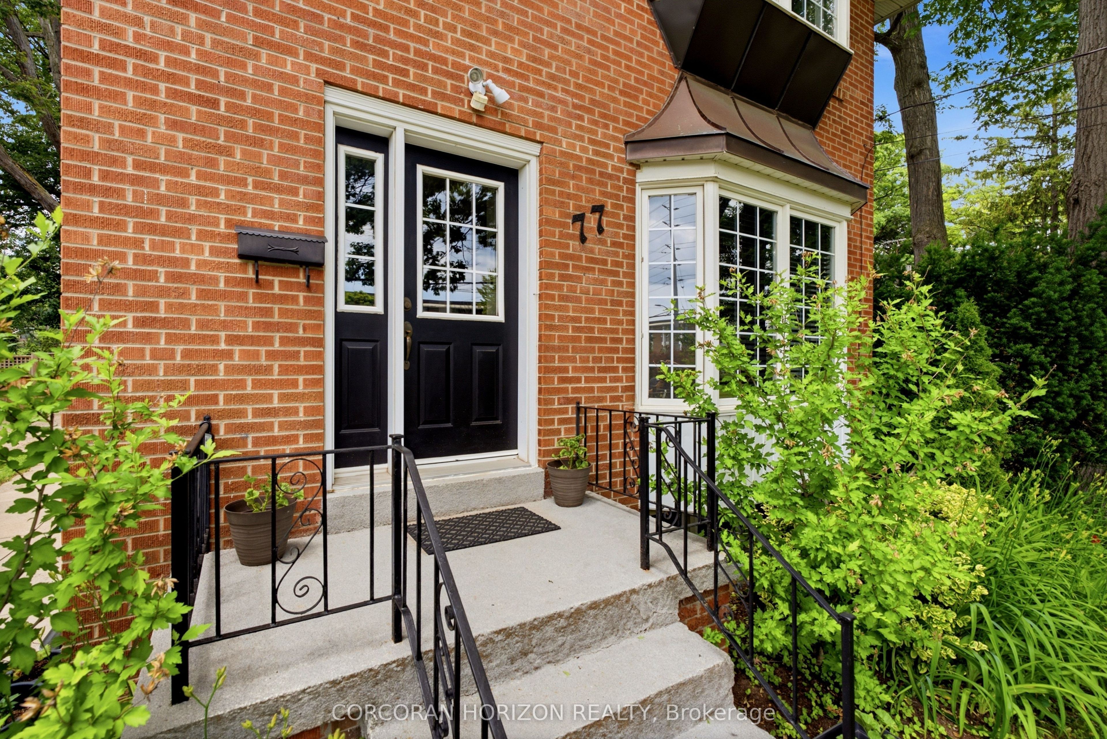 77 Mineola Road E Property Photo 6