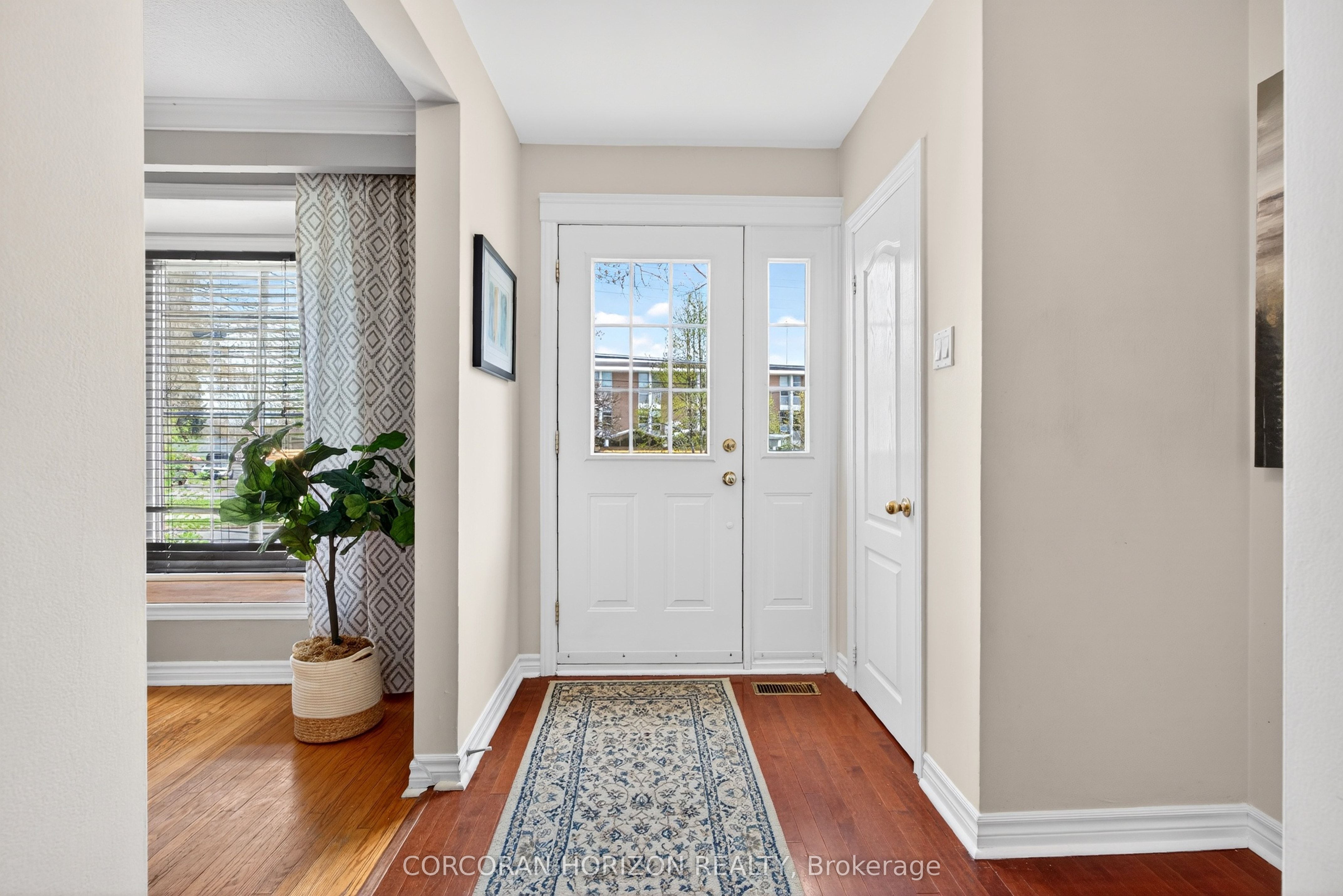 77 Mineola Road E Property Photo 8