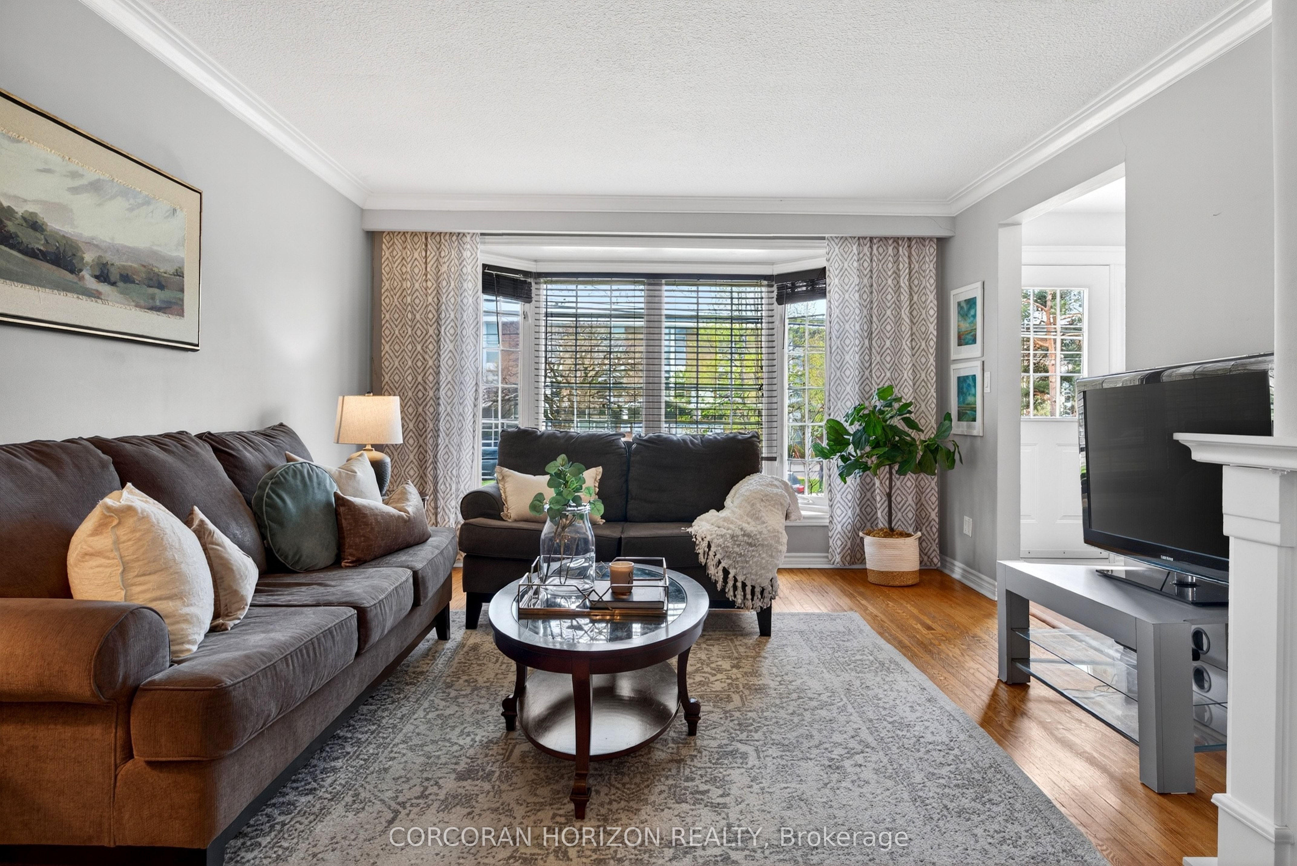 77 Mineola Road E Property Photo 10