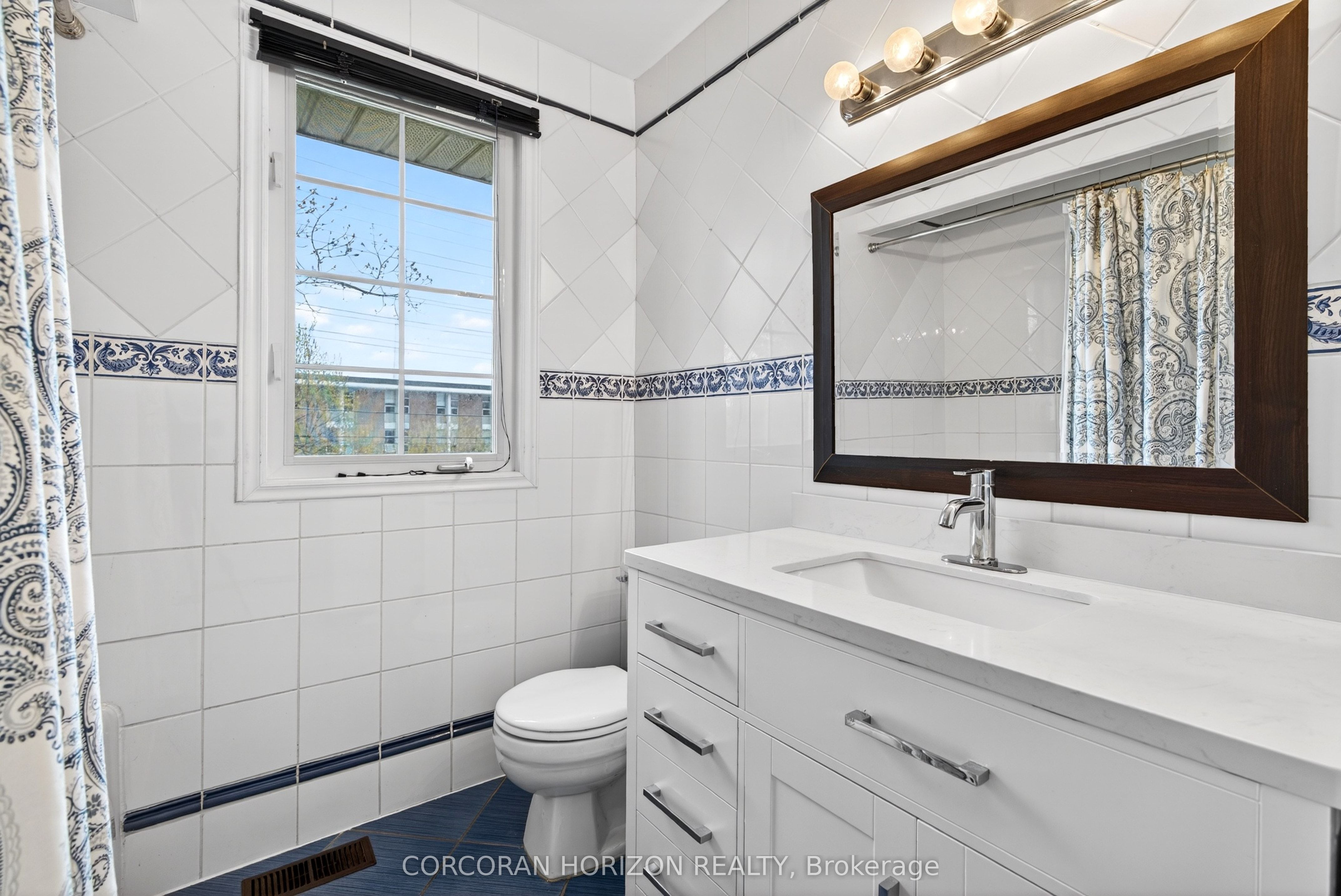 77 Mineola Road E Property Photo 21