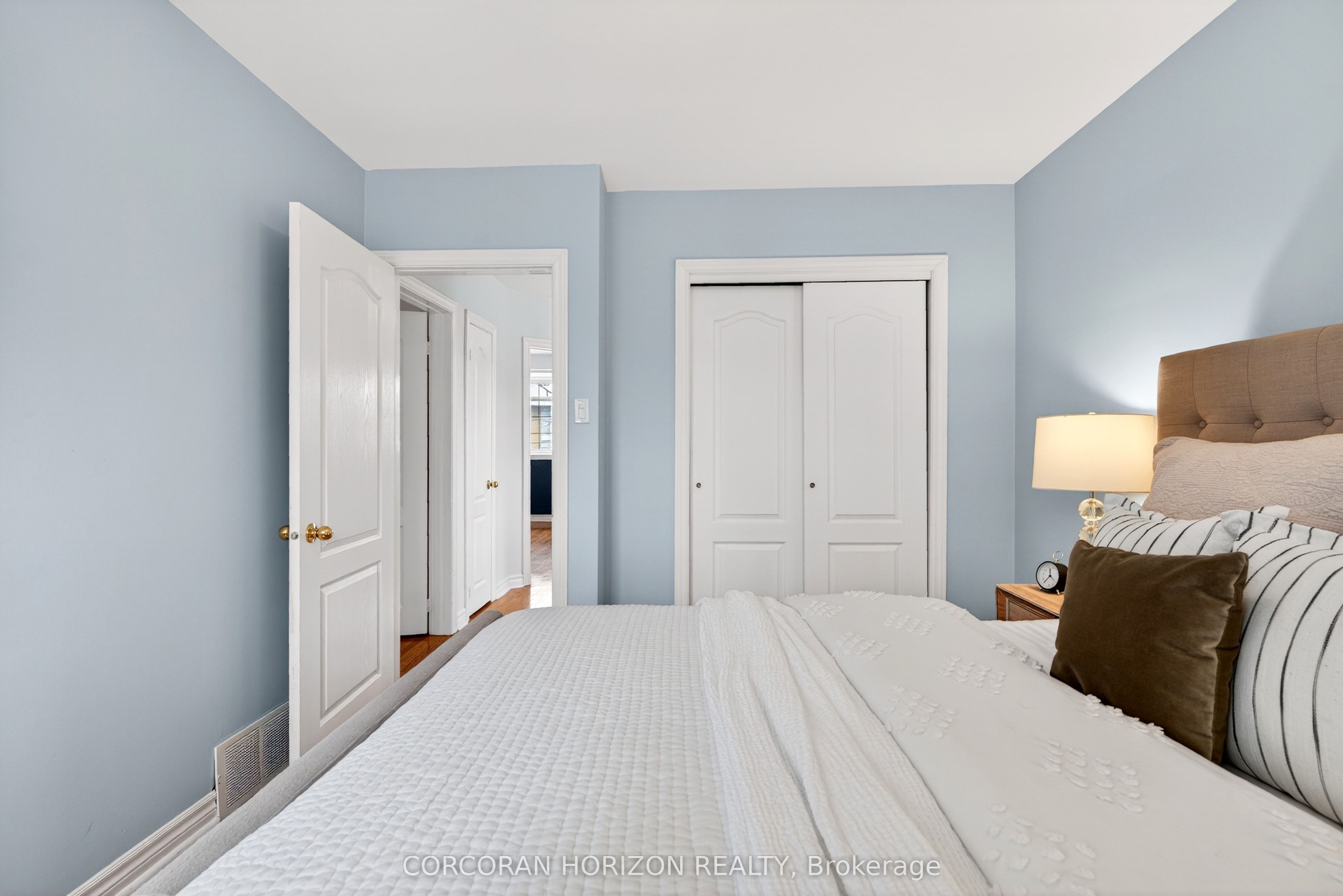 77 Mineola Road E Property Photo 23
