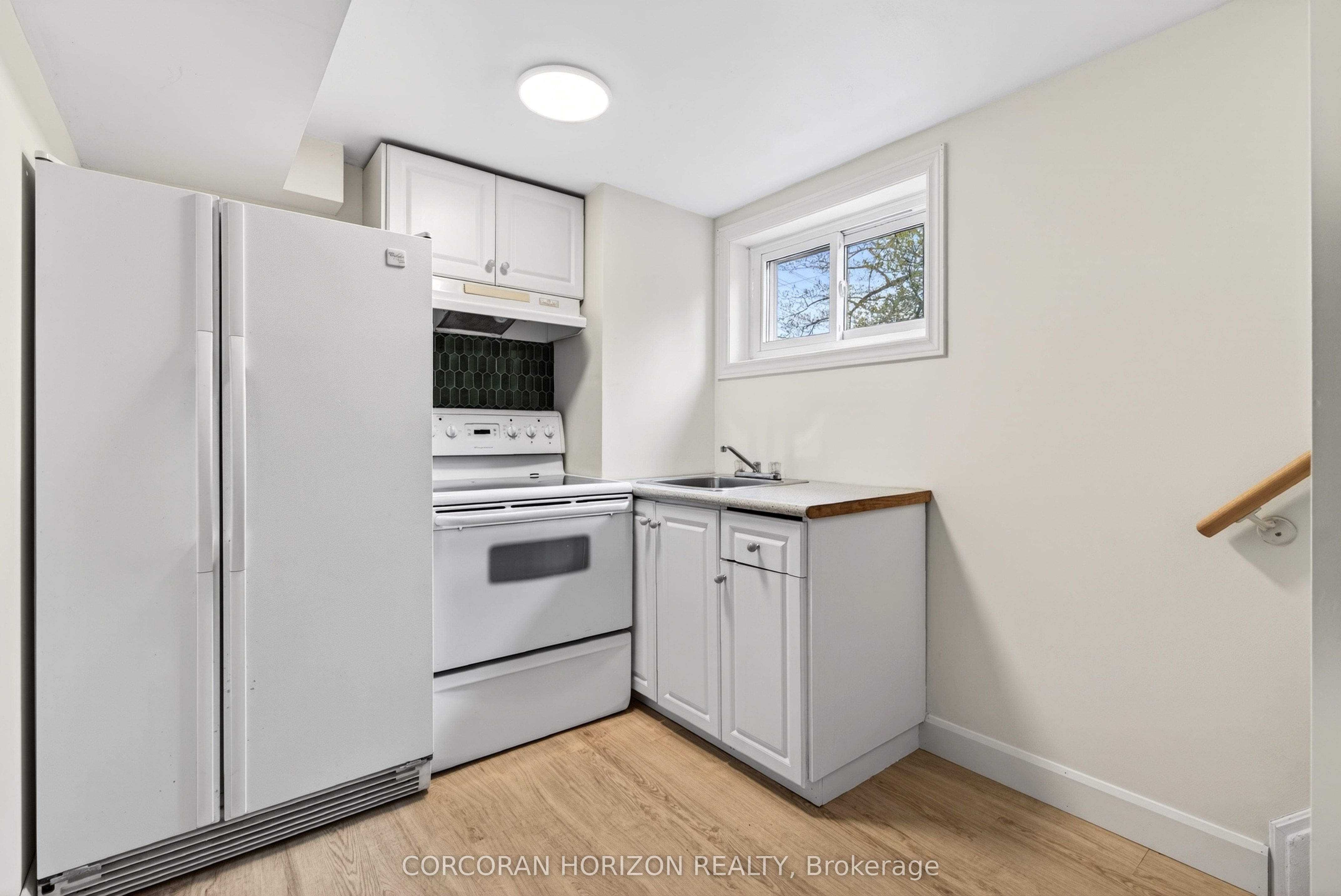 77 Mineola Road E Property Photo 29
